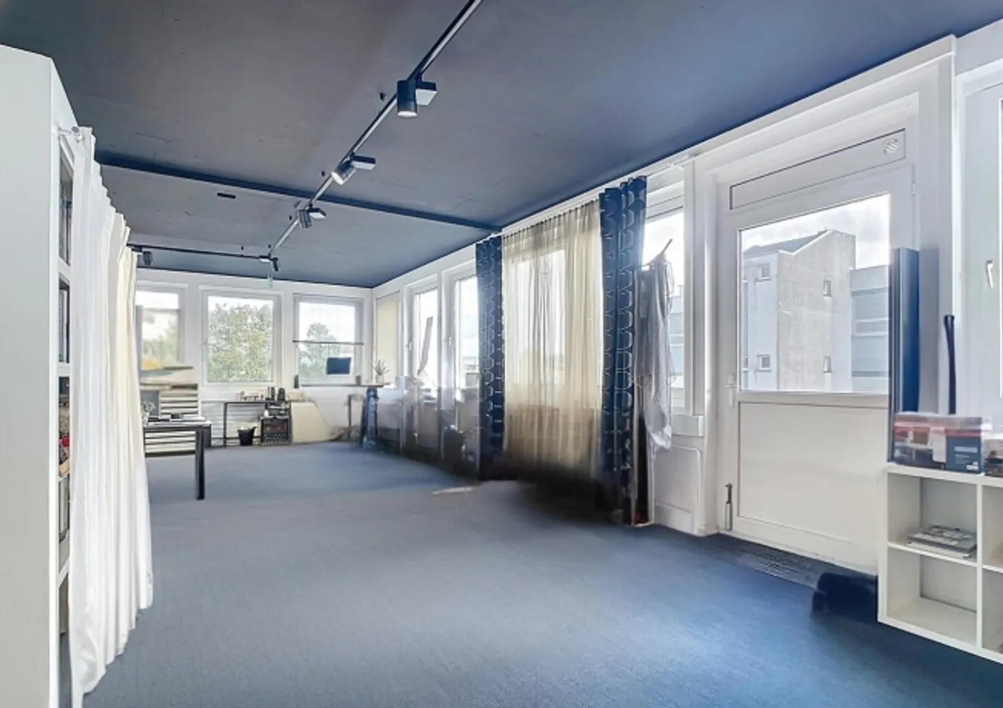 Spazio commerciale / Ufficio con terrazza - Foto 8 di 12