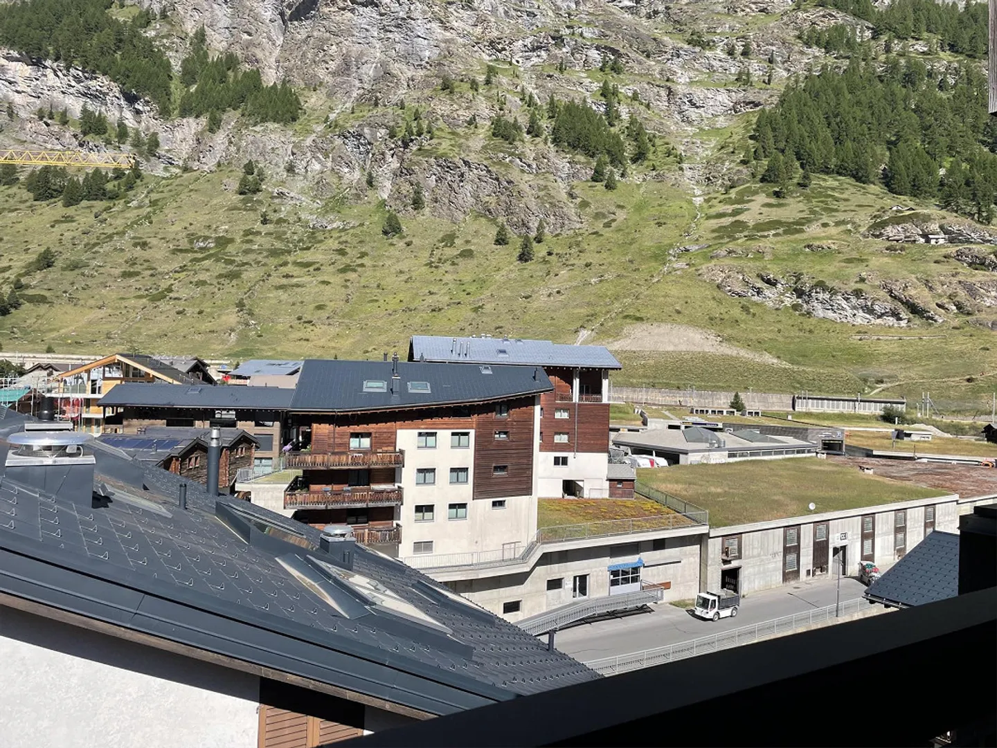 Charmante 3-Zimmer-Dachwohnung mit Matterhornblick - Foto 3 von 12