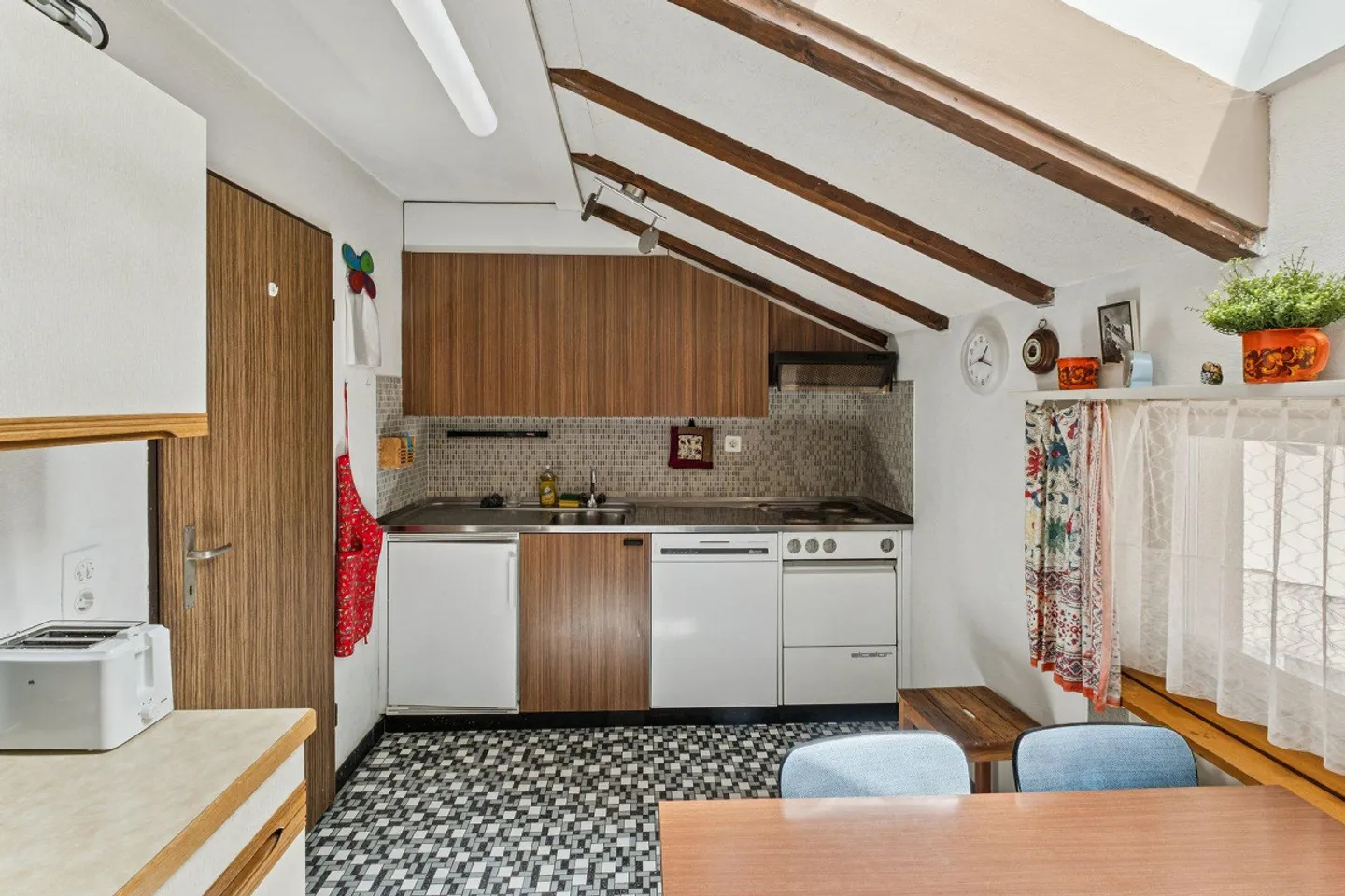 Charmante 3-Zimmer-Dachwohnung mit Matterhornblick - Foto 8 von 12