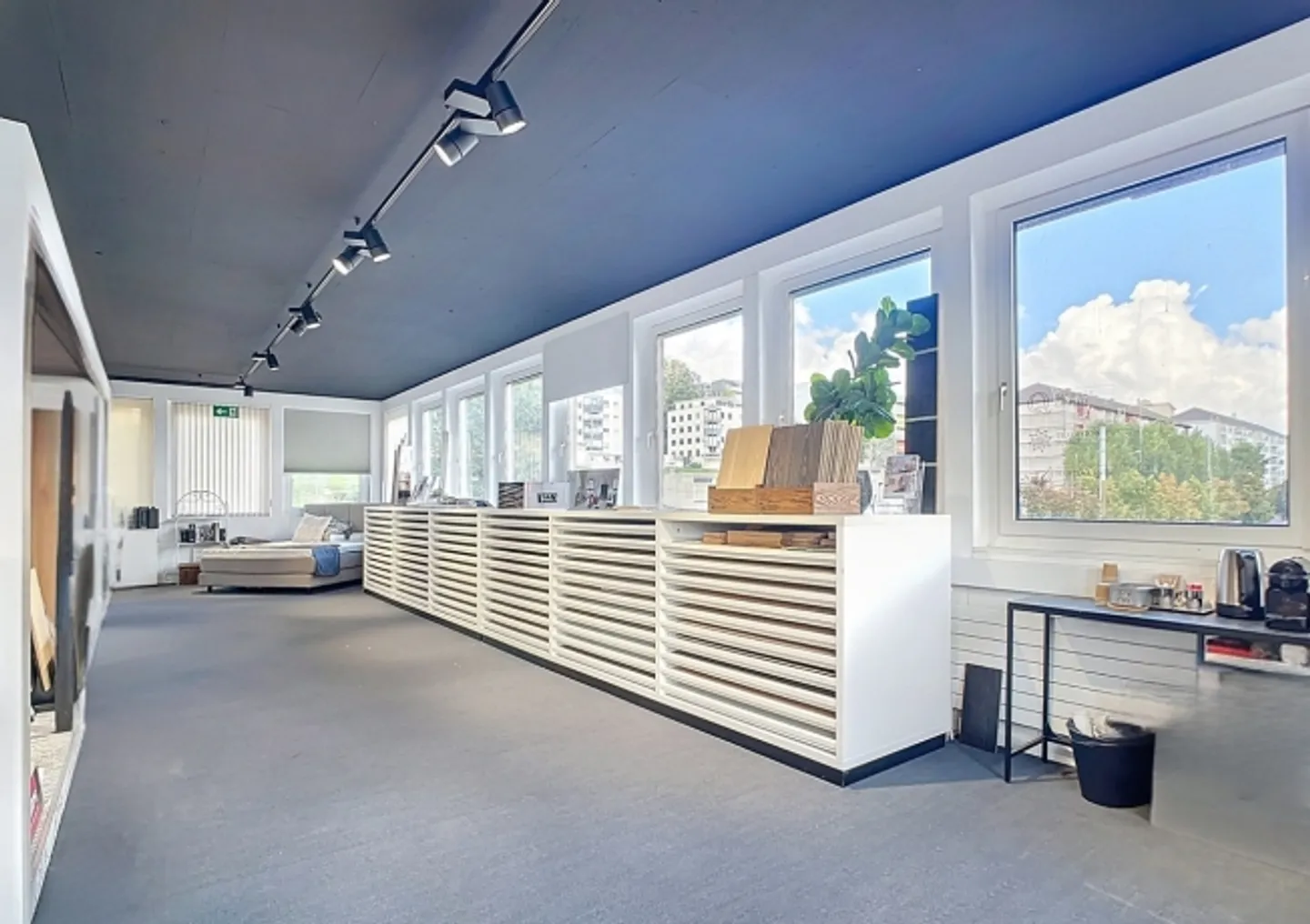 Spazio commerciale / Ufficio con terrazza - Foto 9 di 12