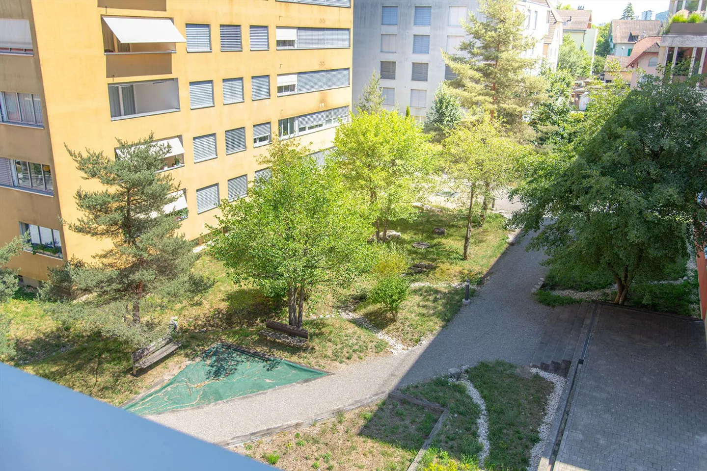 Well-maintained & bright 4.5-room apartment in a central location - Photo 2 of 12