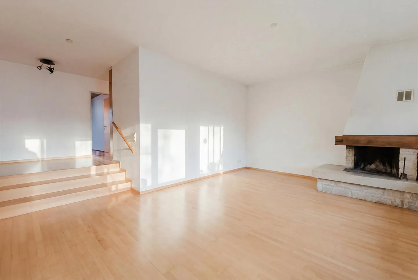 Light and Comfort in Perfect Harmony - Photo 3 of 9