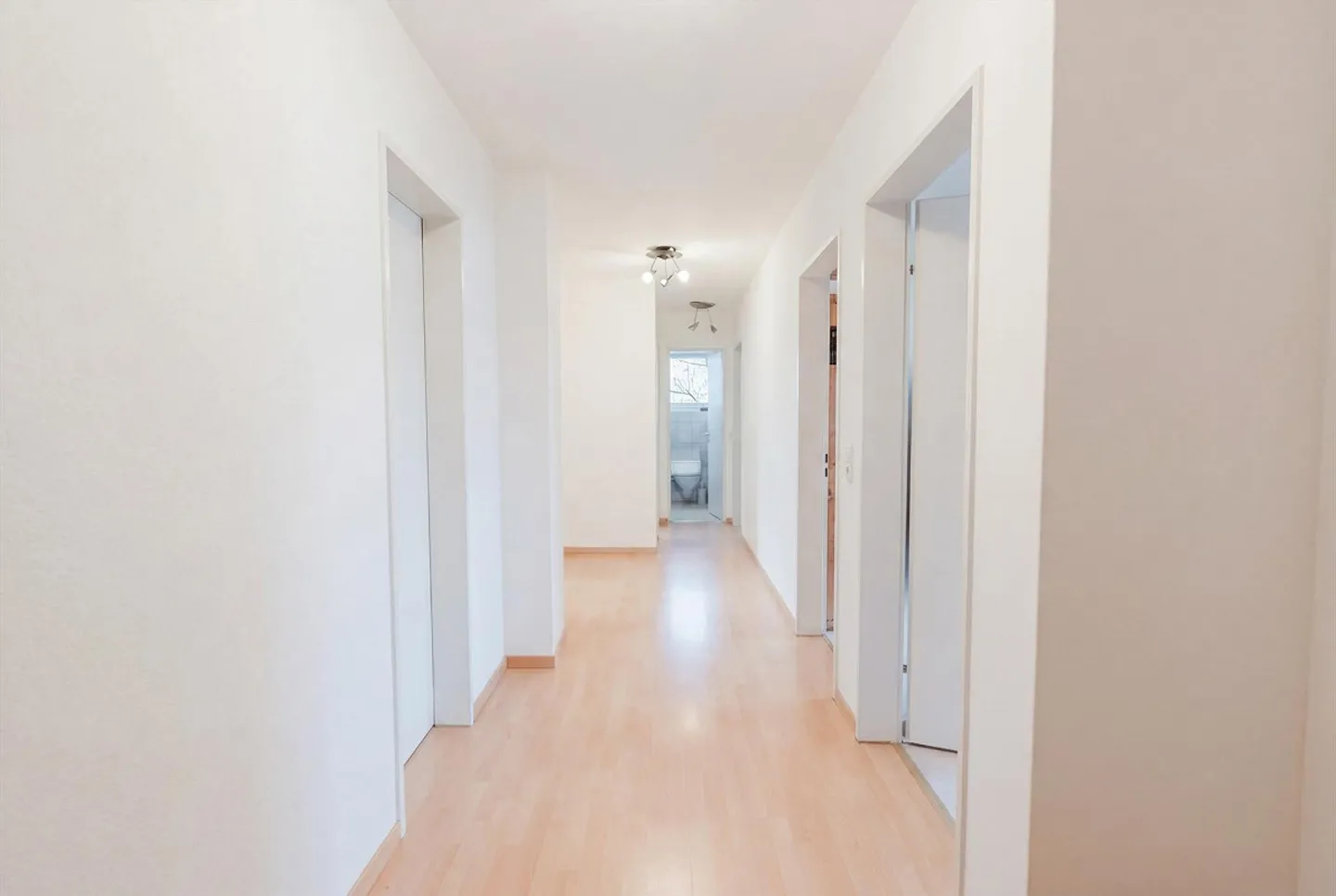 Light and Comfort in Perfect Harmony - Photo 7 of 9