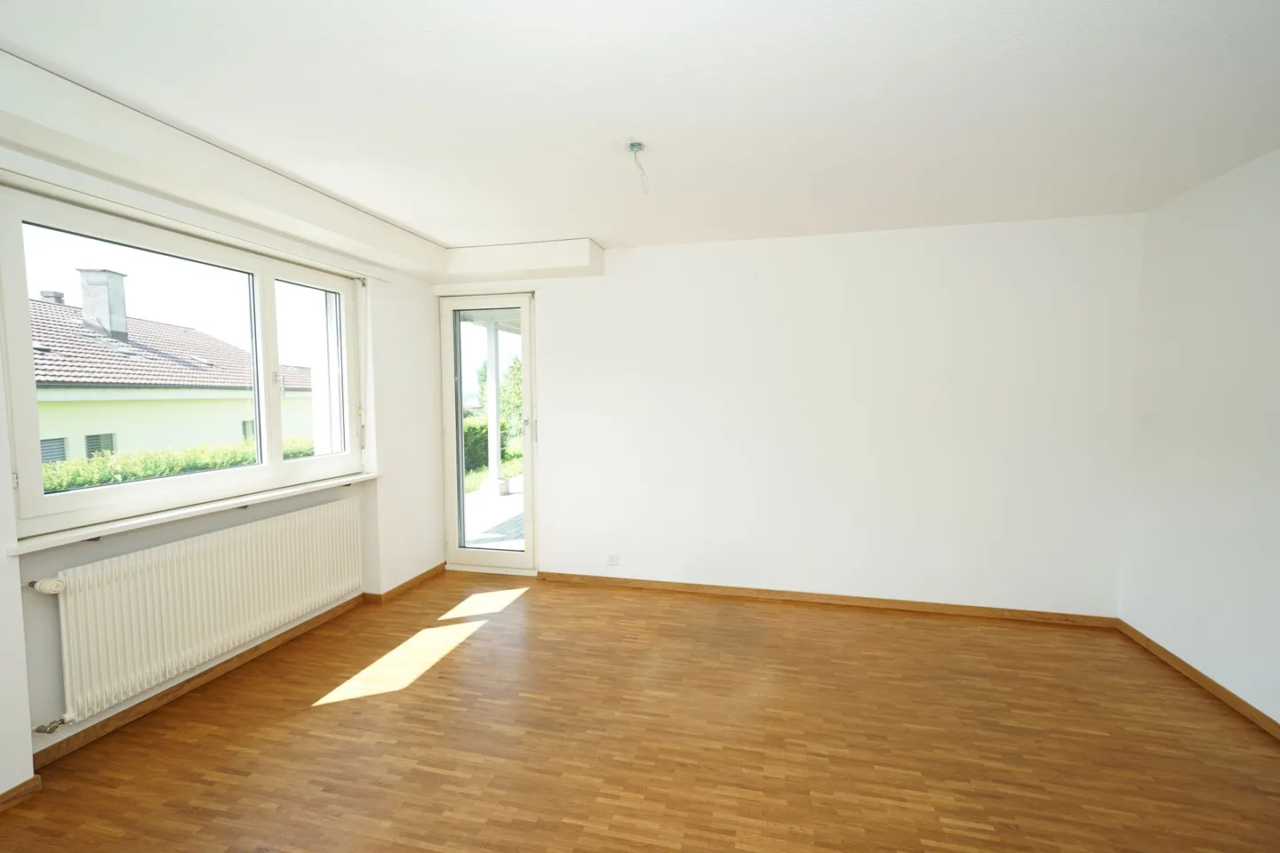 Modern, city-close 2-room apartment in a quiet location with outdoor seating - Photo 2 of 6