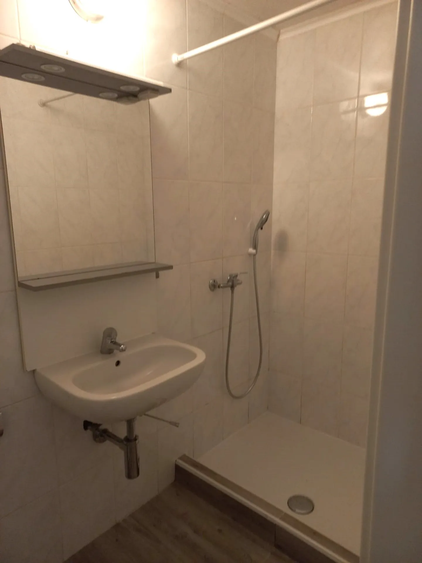 Appartamento vicino alla stazione, 2° piano, lato giardino, disponibile immediatamente - Foto 8 di 12