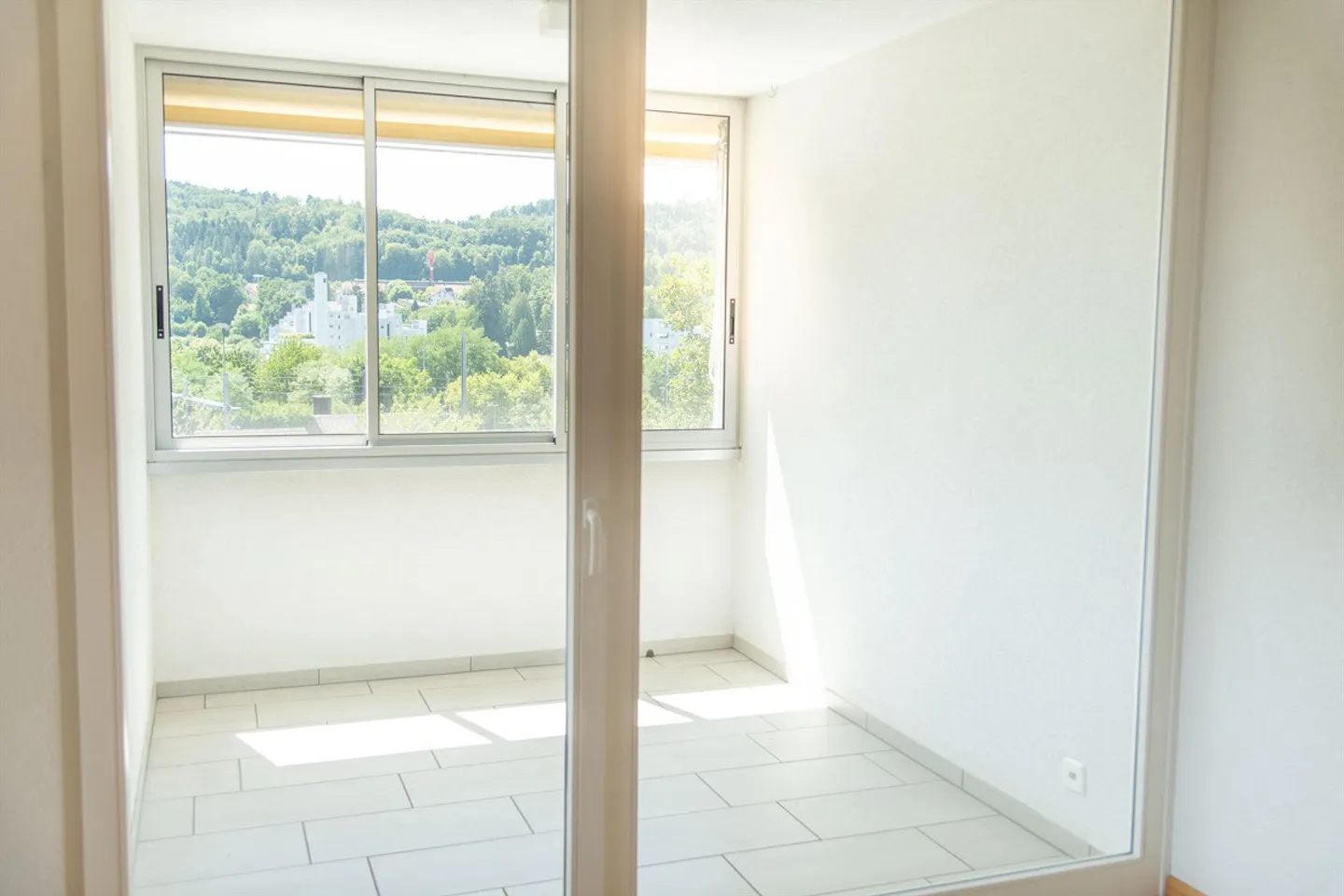 Well-maintained & bright 4.5-room apartment in a central location - Photo 8 of 12