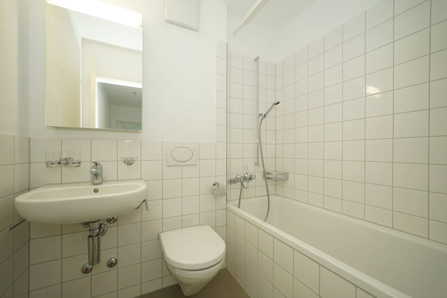 Modern, city-close 2-room apartment in a quiet location with outdoor seating - Photo 4 of 6