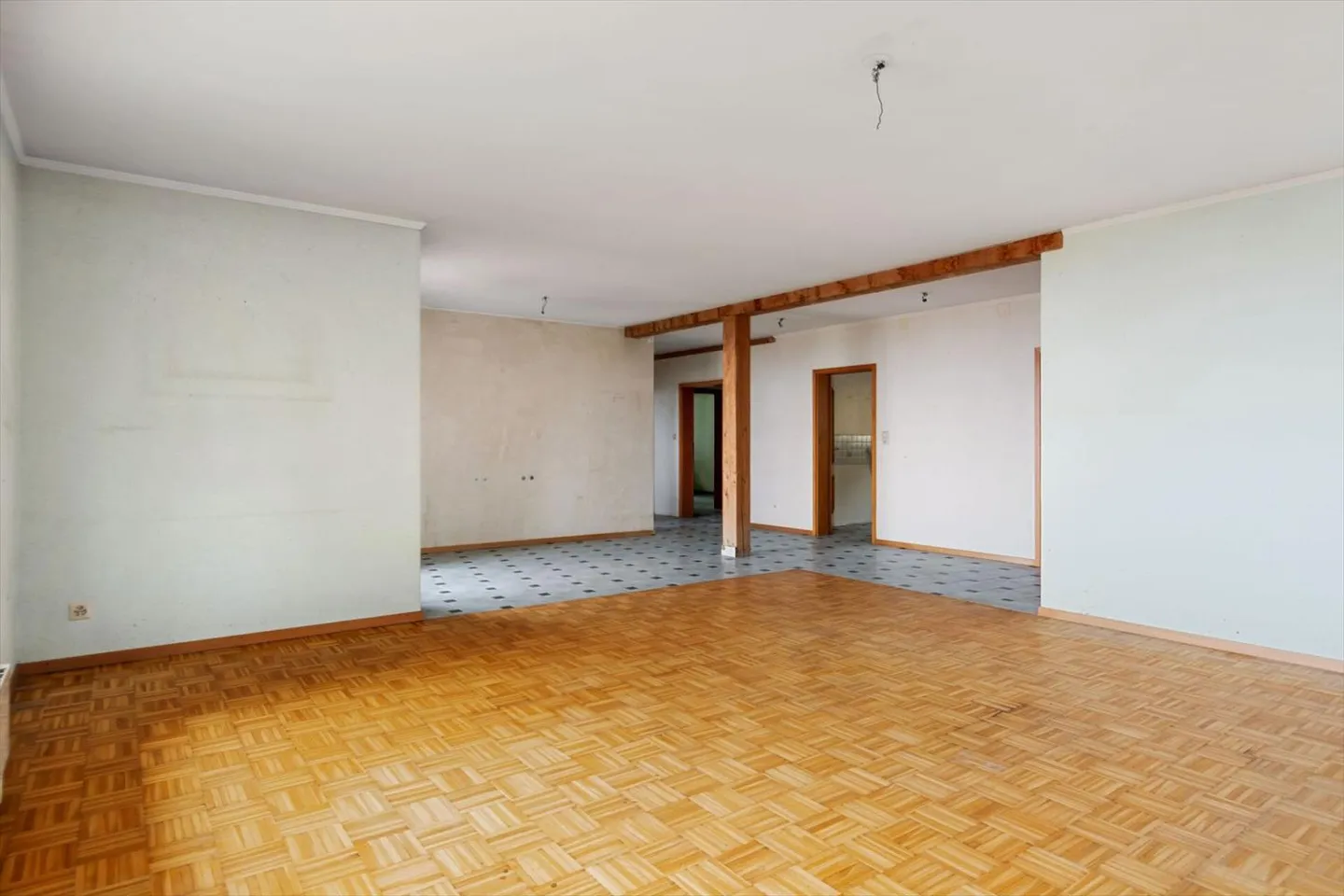 Neuchâtel, Casa unifamiliare di 5,5 stanze da ristrutturare - Foto 5 di 12