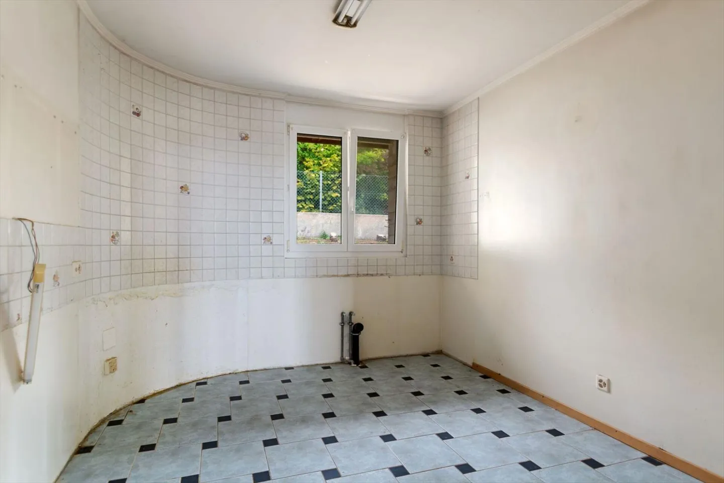 Neuchâtel, Casa unifamiliare di 5,5 stanze da ristrutturare - Foto 9 di 12