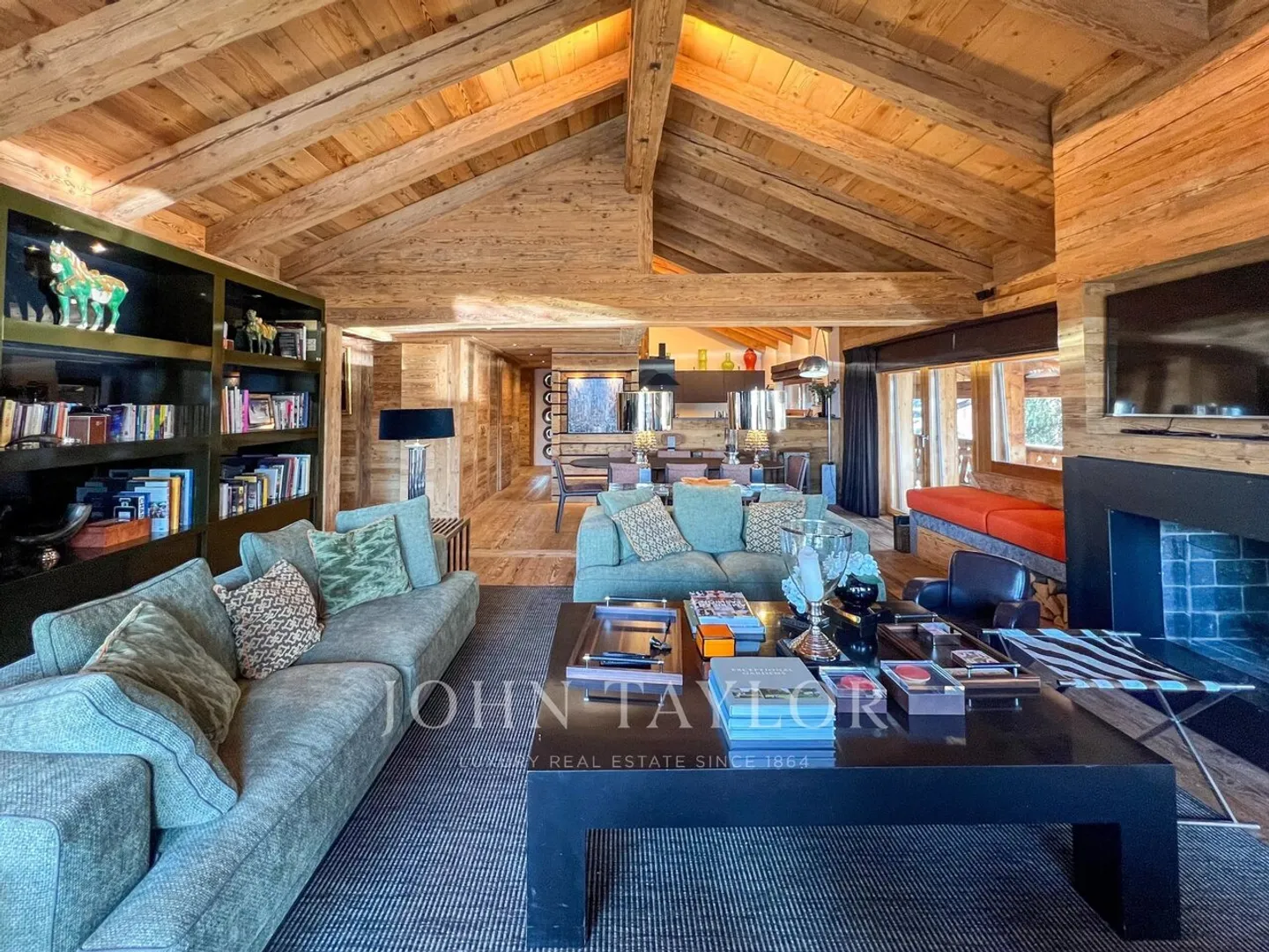 Elegant Alpine Apartment for Rent in Verbier - Photo 1 of 13