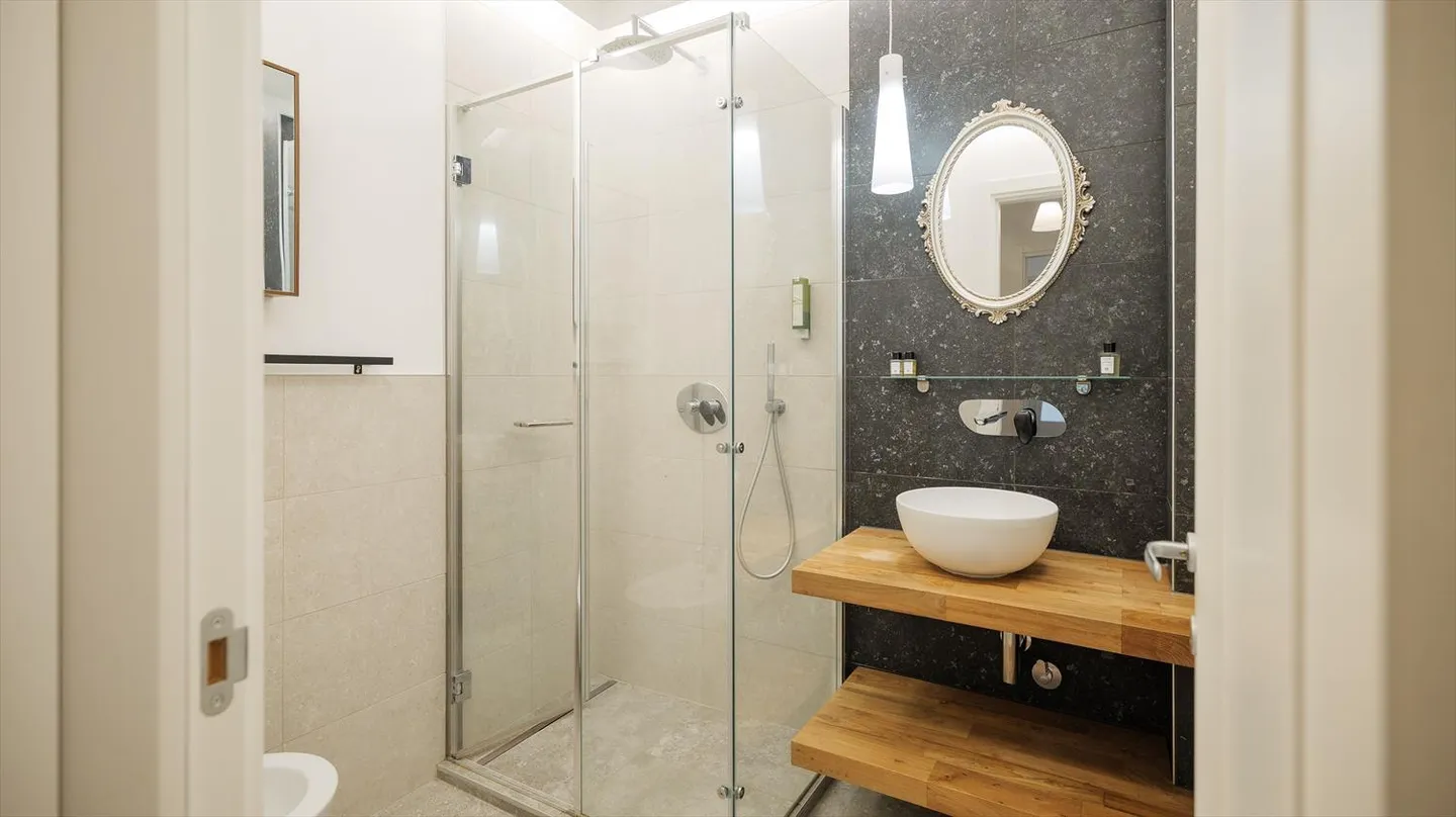 Renovierte 3,5-Zimmer-Wohnung mit Seeblick in Massagno - Foto 8 von 9