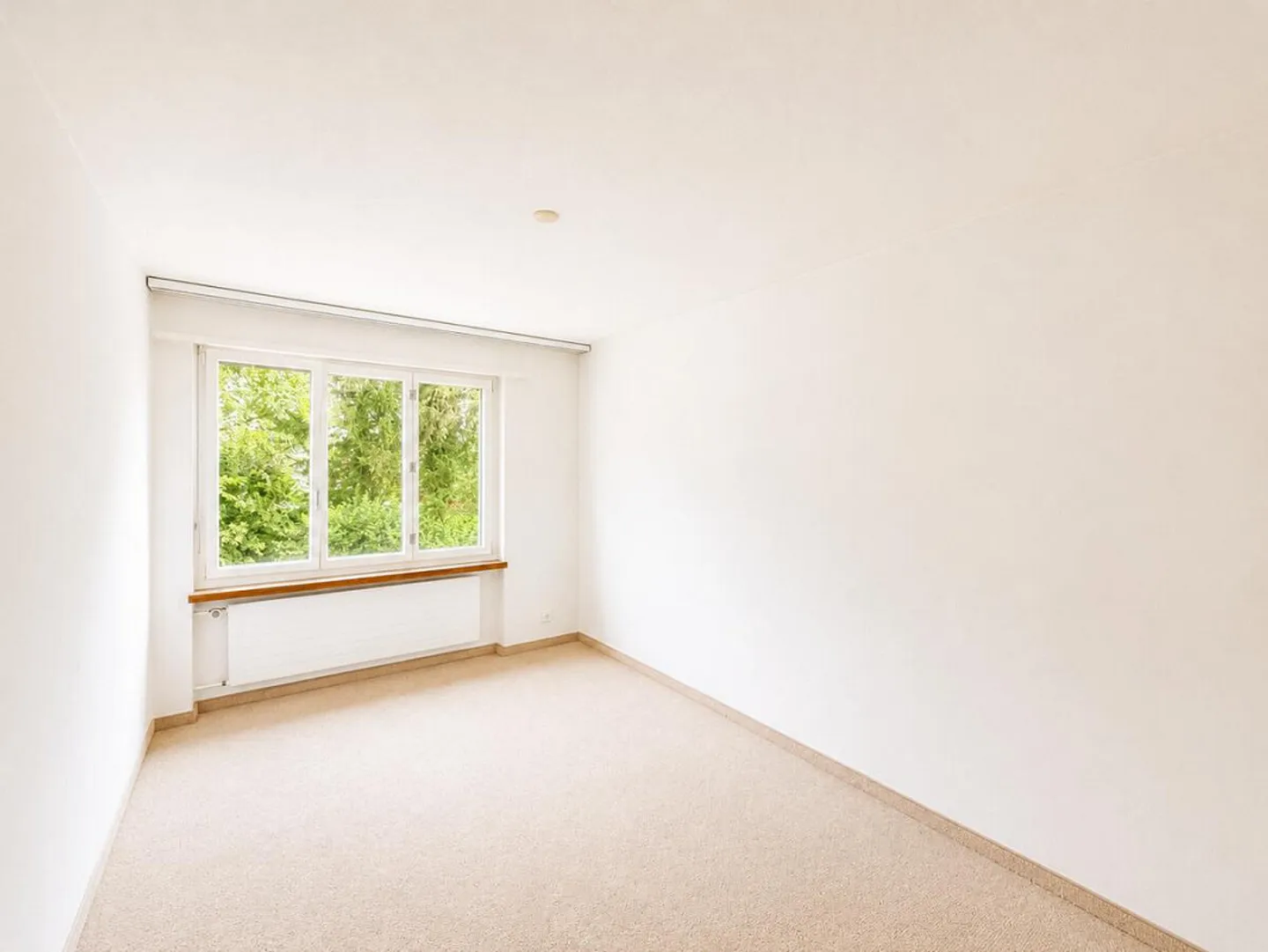 Central and Quiet Living - Photo 5 of 10