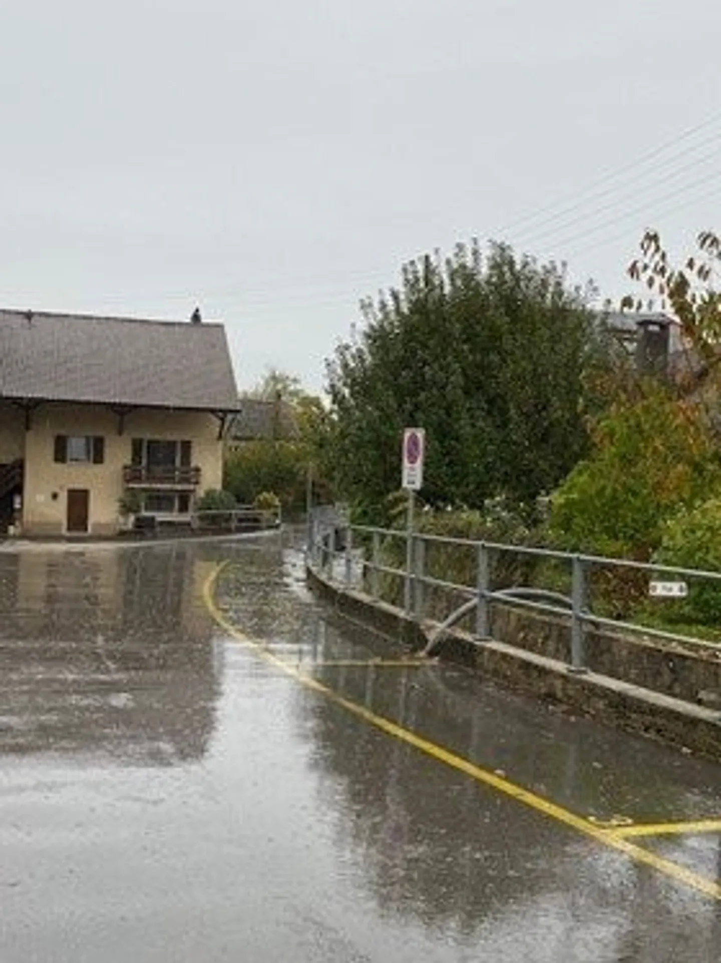 Posto auto disponibile a Ependes VD - Foto 2 di 2