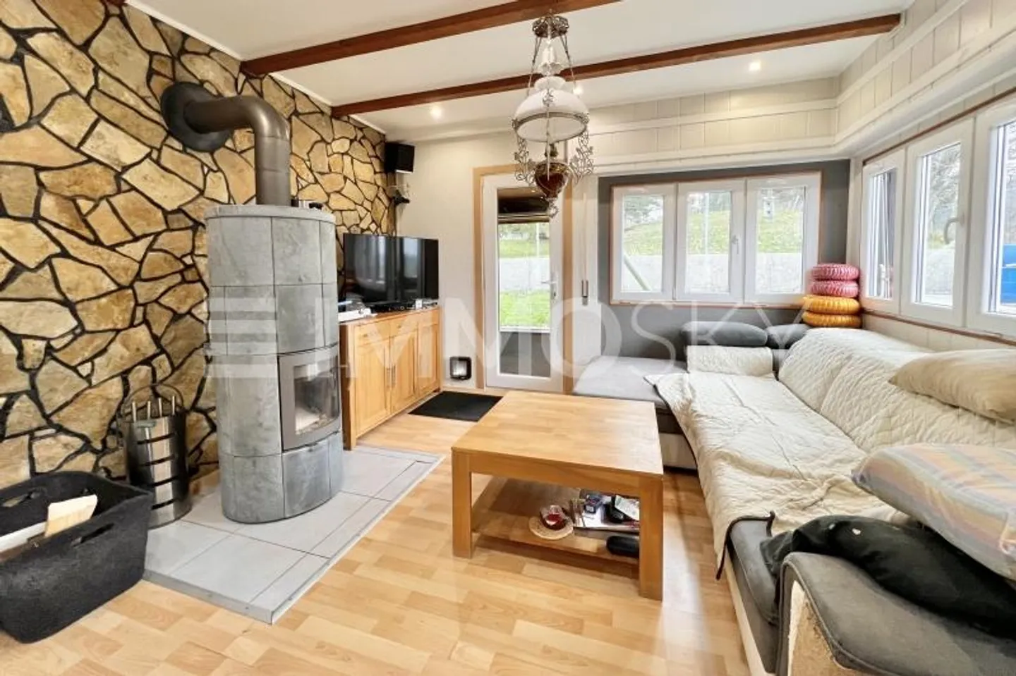 Chalet 2.5 Rooms "cosy" in Le Locle with Mountain View - Photo 2 of 5