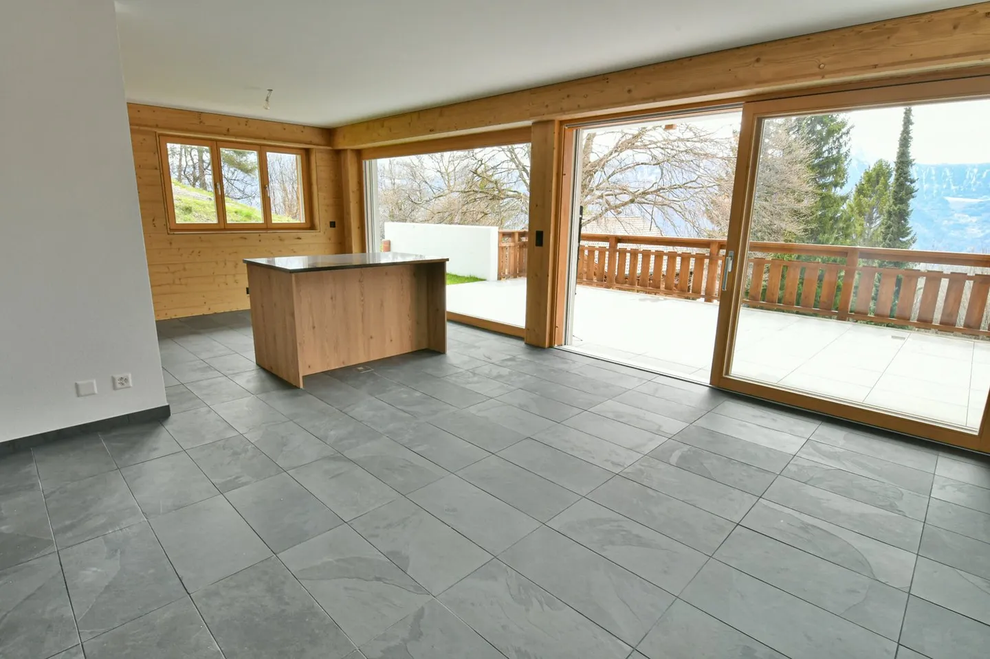 Charmante 3.5-Zimmer-Wohnung mit Terrasse - Foto 2 von 13