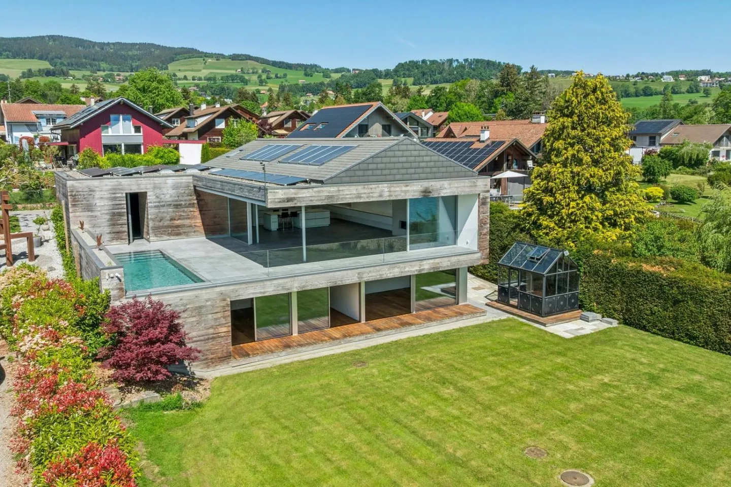 Villa moderna con elevati standard sulle rive del Lago di Gruyère - Foto 2 di 13
