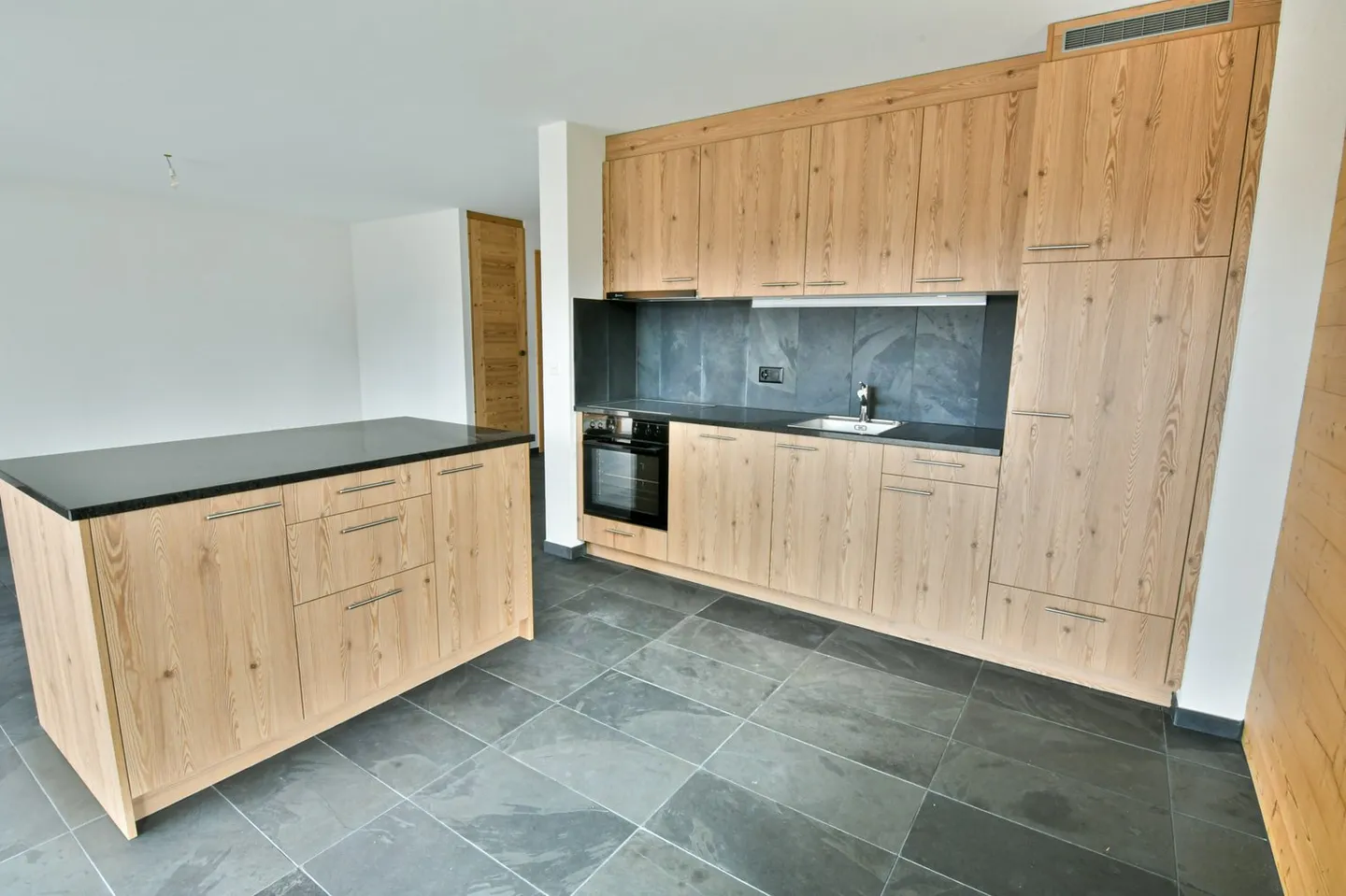 Charmante 3.5-Zimmer-Wohnung mit Terrasse - Foto 4 von 13