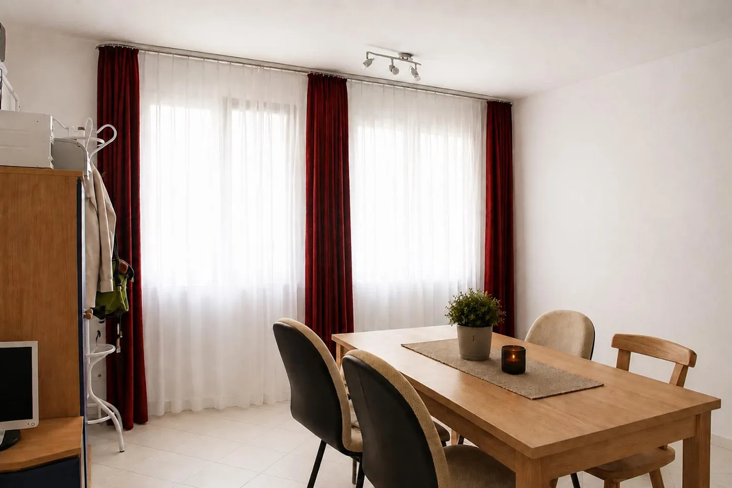 Charmant studio de 1,5 pièce dans un emplacement central à Domat/Ems - Photo 2 sur 5