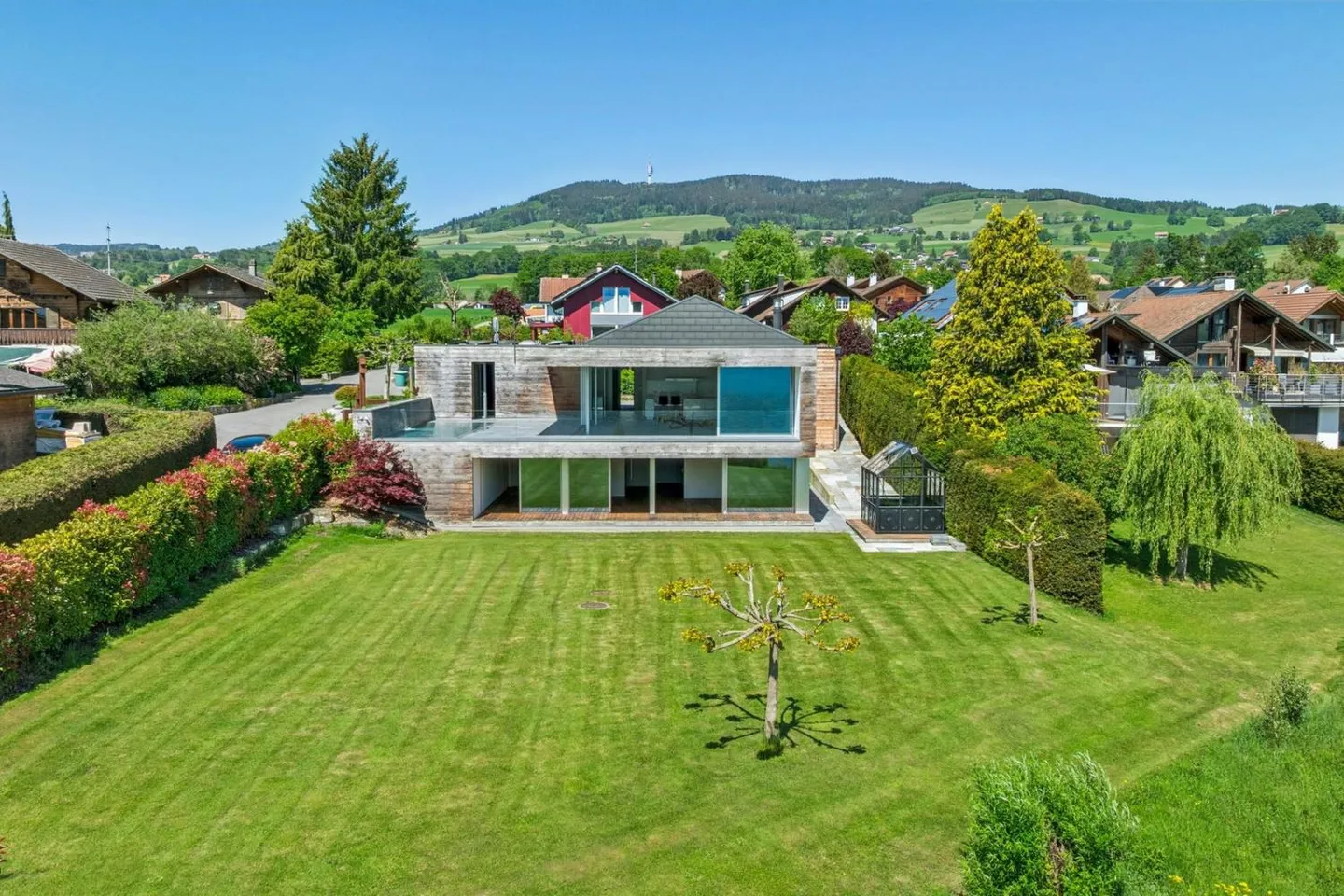 Villa moderna con elevati standard sulle rive del Lago di Gruyère - Foto 12 di 13