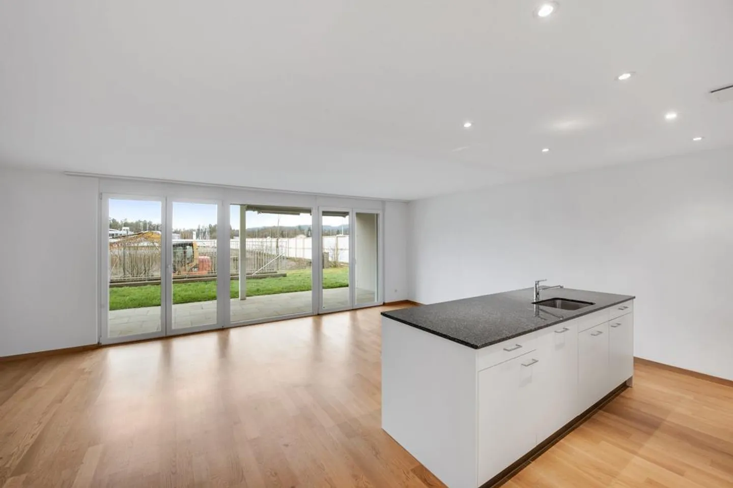 Spacious and modern apartment with large terrace - Photo 2 of 10