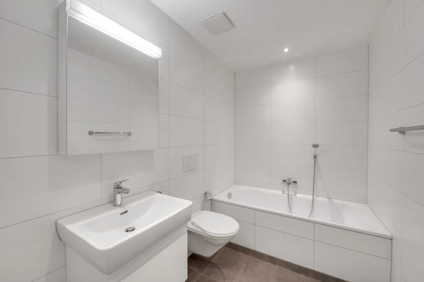 Spacious and modern apartment with large terrace - Photo 4 of 10