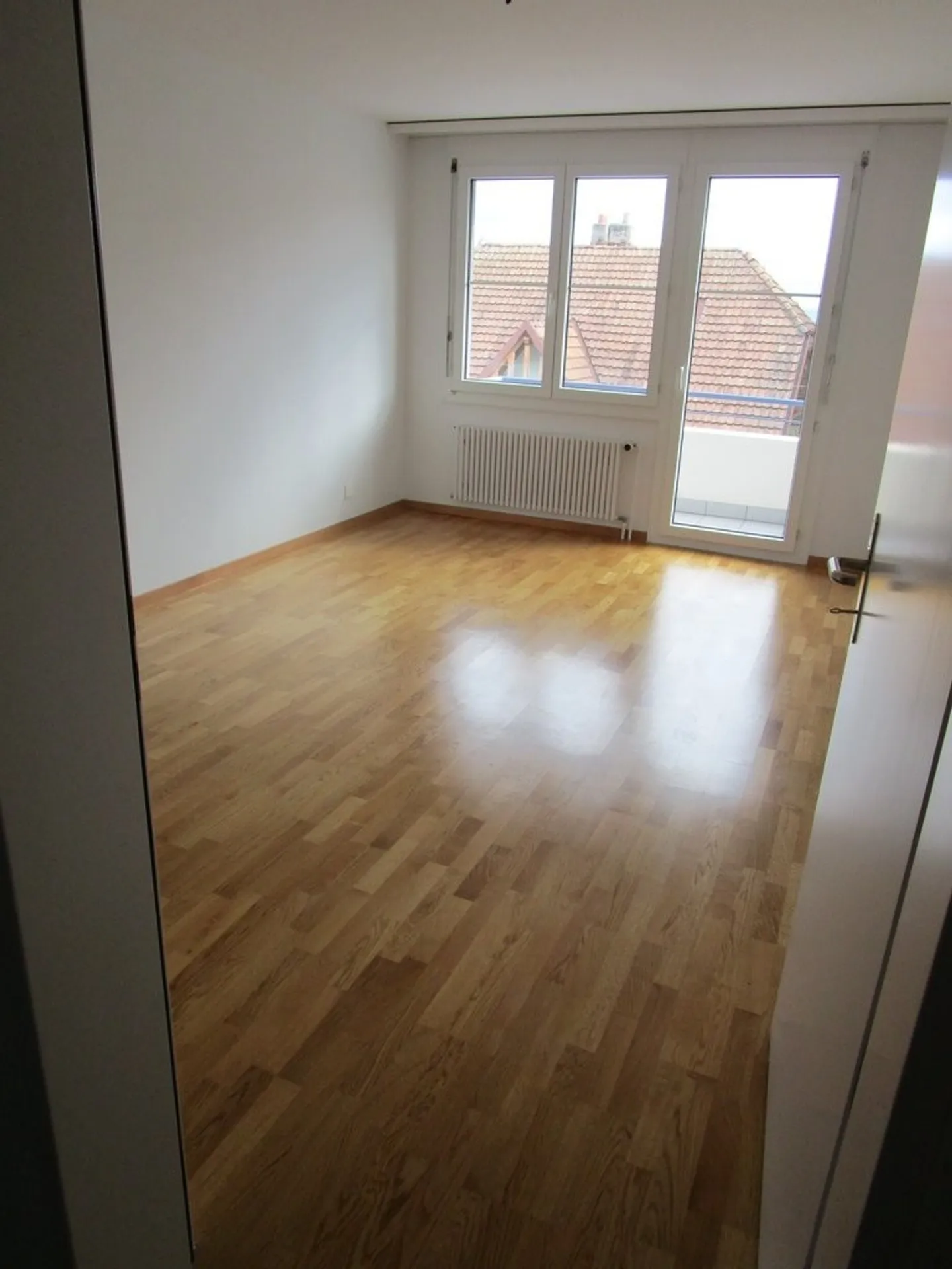 Spacious Apartment Near City Center - Photo 3 of 7