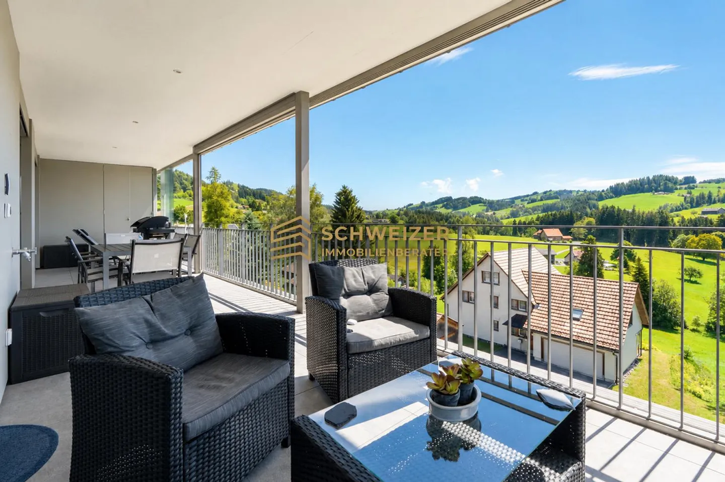 Modernes Apartment mit Panoramablick - Foto 1 von 12