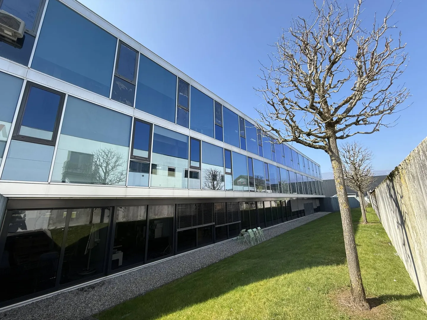 Bureau de 300m2 divisibles situés en Terre Sainte - Photo 3 sur 8