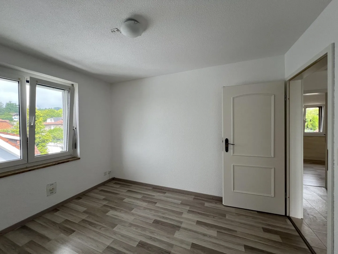 Dreamlike maisonette with panoramic views of Lake Seeland and the Alps - quietly located in Bettlach - Photo 7 of 13