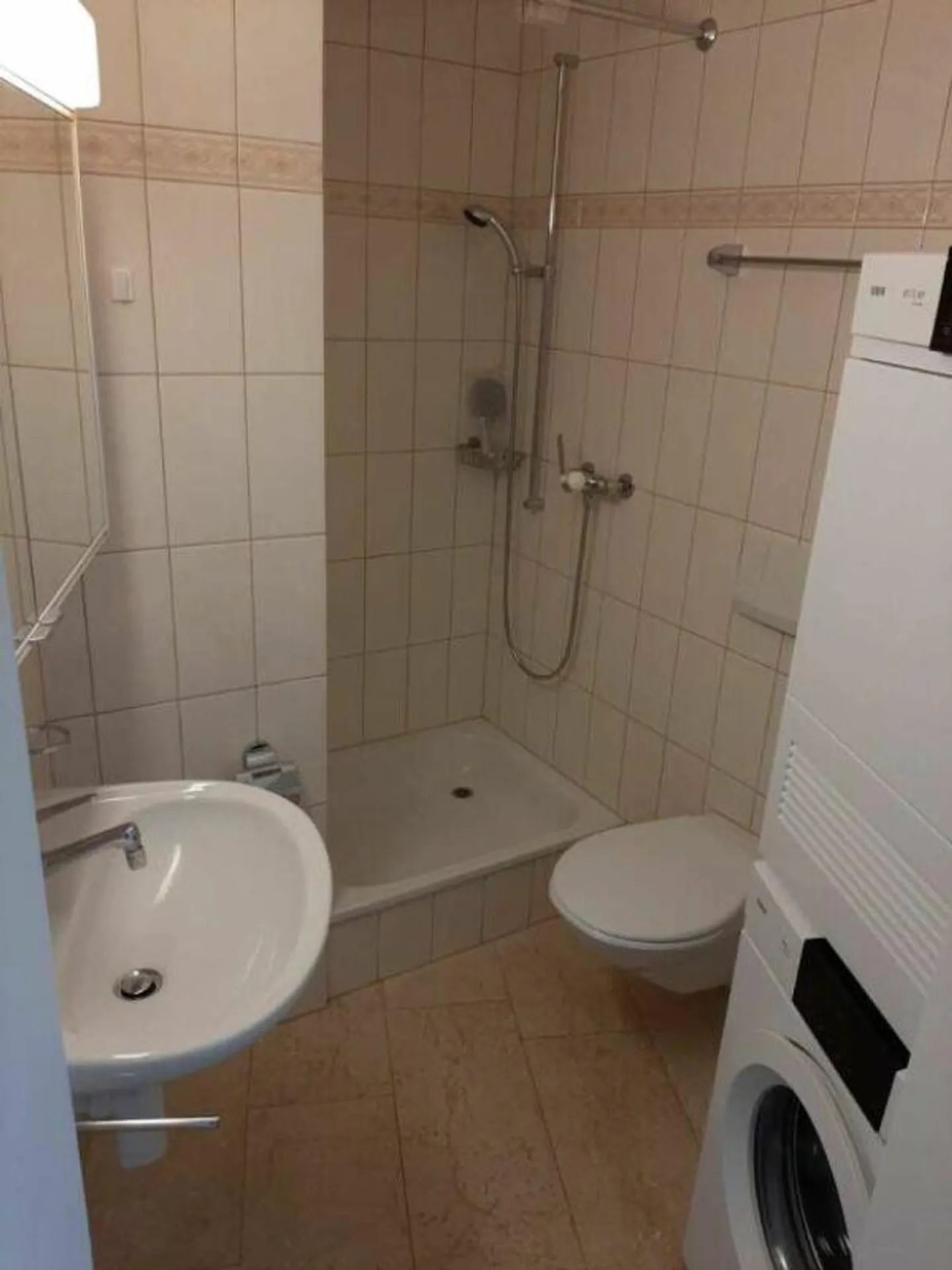 Appartamento centrale con 2 camere da letto in affitto in piazza del monastero - Foto 7 di 9