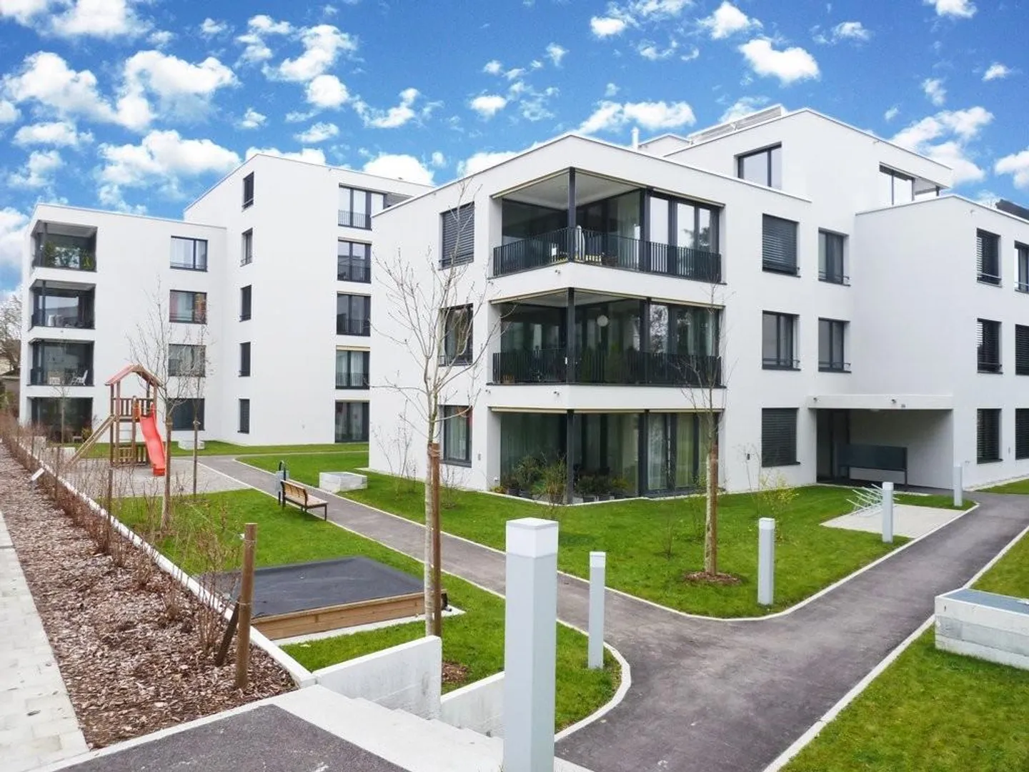 Motorcycle parking space in the underground garage - Photo 1 of 1