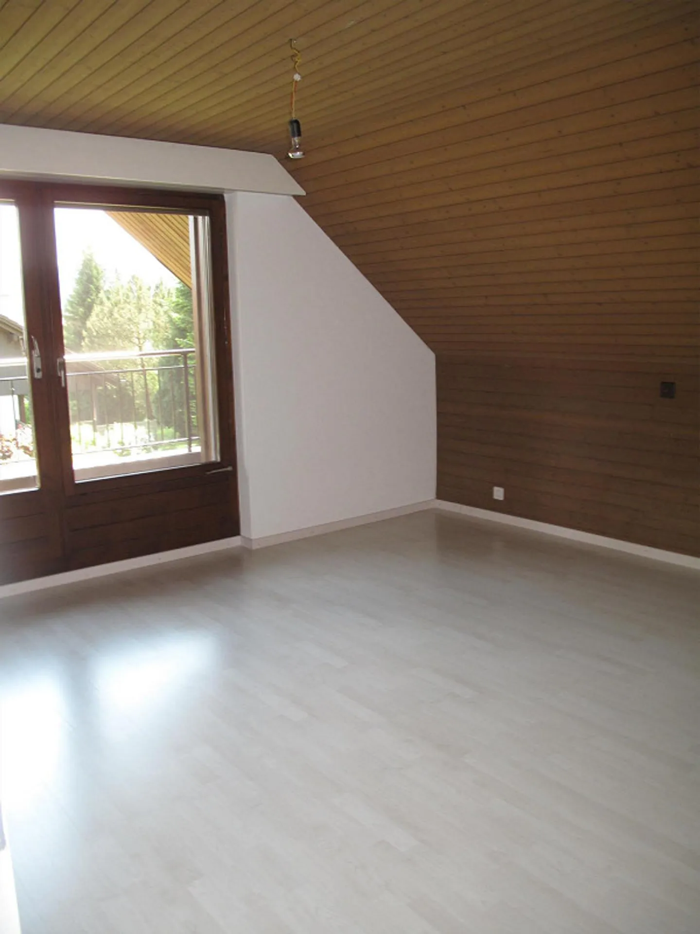Geräumiges Einfamilienhaus mit Garten - Foto 8 von 10