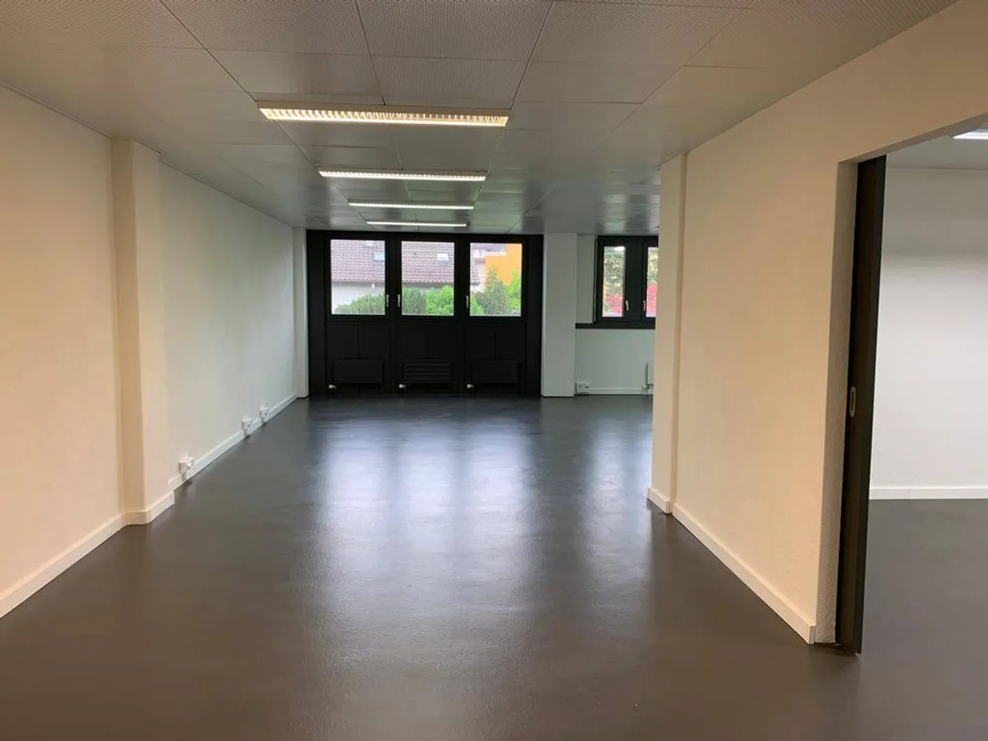Drei letzte modulare Gewerbeflächen (124 m2 - 194 m2 - 352 m2) verfügbar - Foto 2 von 5