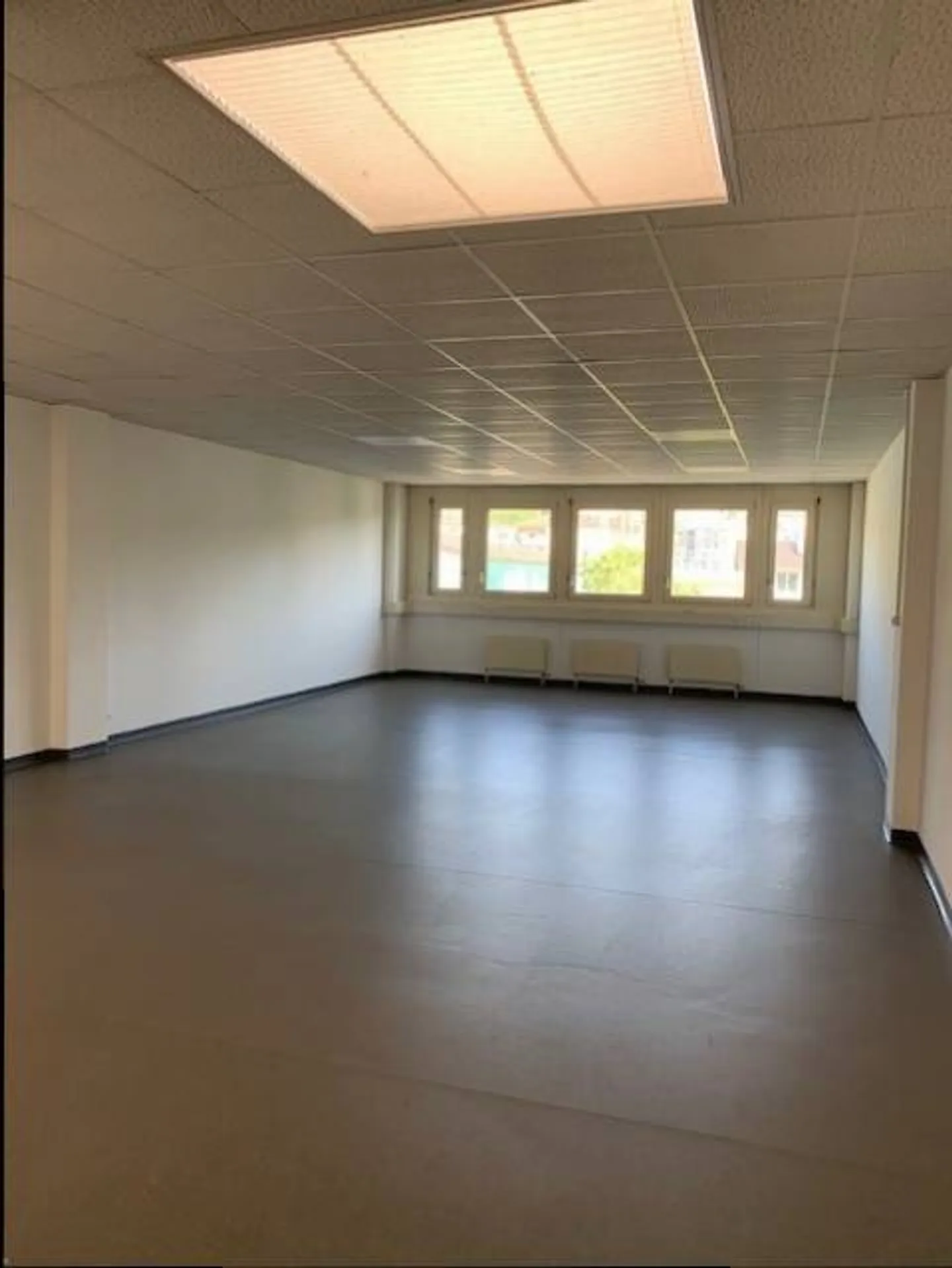 Drei letzte modulare Gewerbeflächen (124 m2 - 194 m2 - 352 m2) verfügbar - Foto 3 von 5