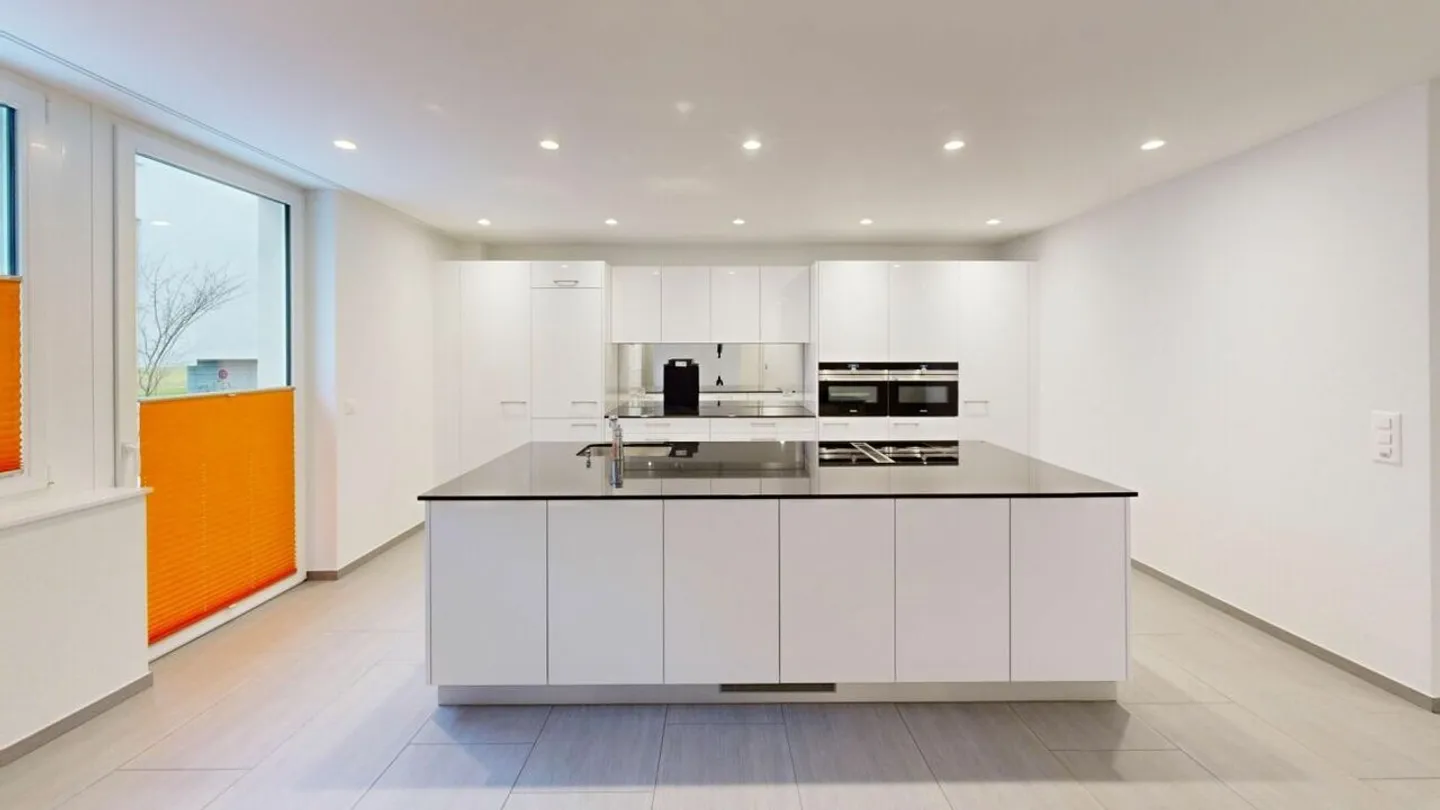 Vivere moderno con molto spazio - 177 m², balcone sud e ampia area salotto a Müllheim - Foto 2 di 13