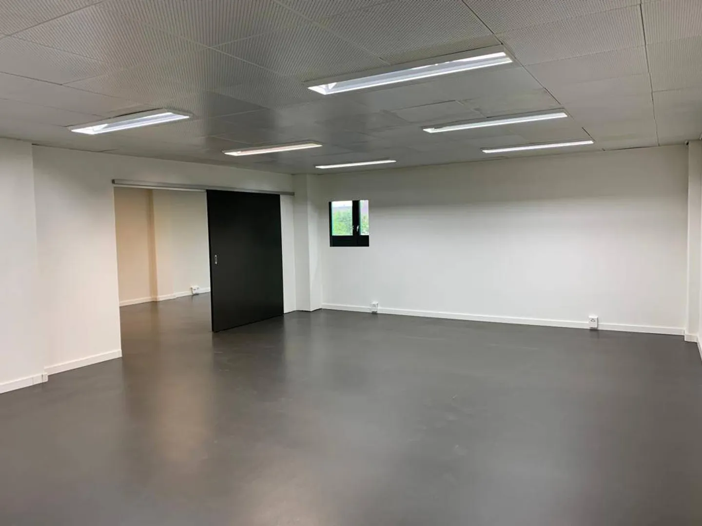 Drei letzte modulare Gewerbeflächen (124 m2 - 194 m2 - 352 m2) verfügbar - Foto 4 von 5