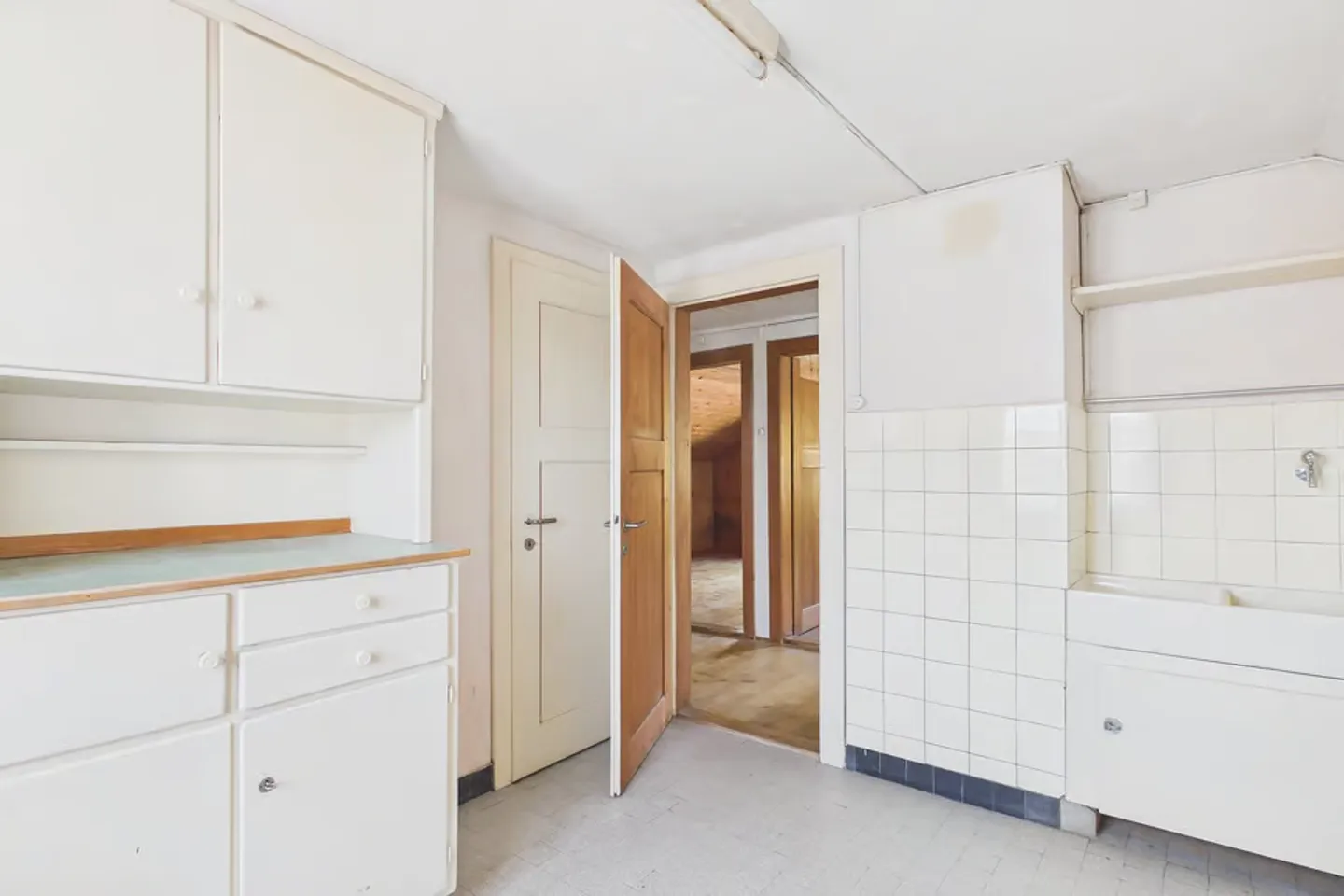 Beaucoup d'espace, beaucoup de charme, beaucoup de potentiel - Maison individuelle à Gurmels - Photo 6 sur 13