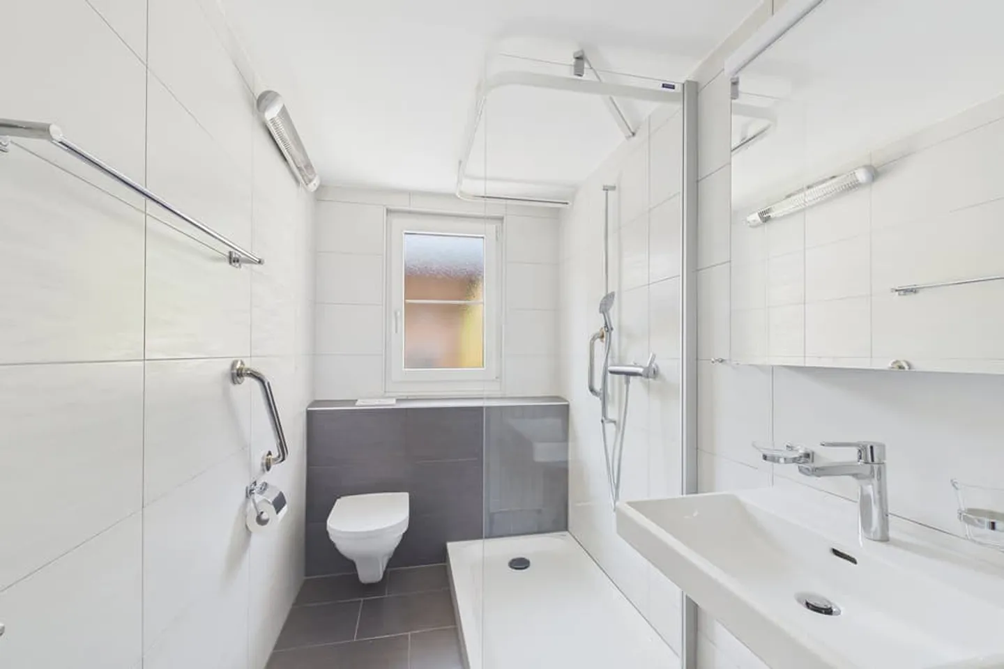 Beaucoup d'espace, beaucoup de charme, beaucoup de potentiel - Maison individuelle à Gurmels - Photo 10 sur 13