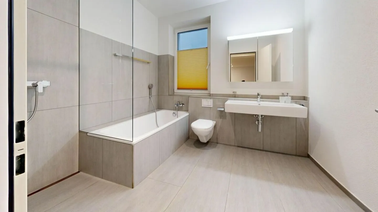 Vivere moderno con molto spazio - 177 m², balcone sud e ampia area salotto a Müllheim - Foto 9 di 13