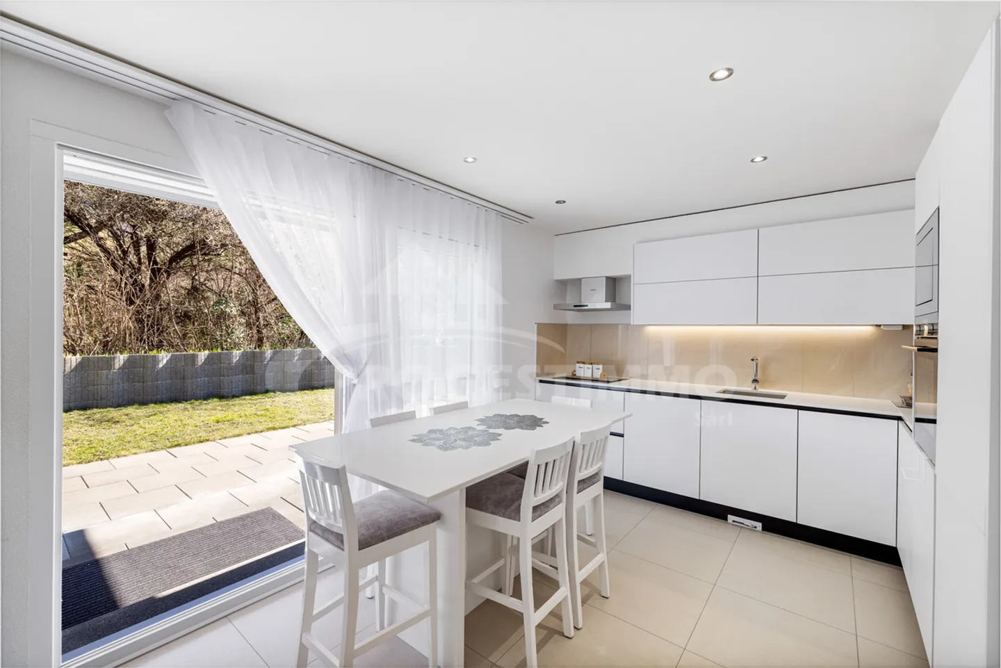 Bella villa moderna con due appartamenti a Charrat - Foto 7 di 12