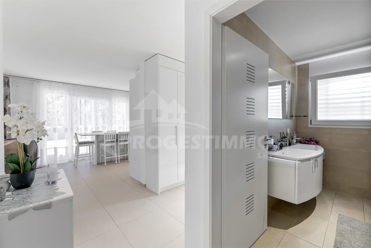 Bella villa moderna con due appartamenti a Charrat - Foto 8 di 12
