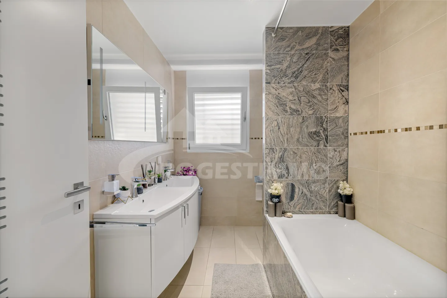 Bella villa moderna con due appartamenti a Charrat - Foto 10 di 12