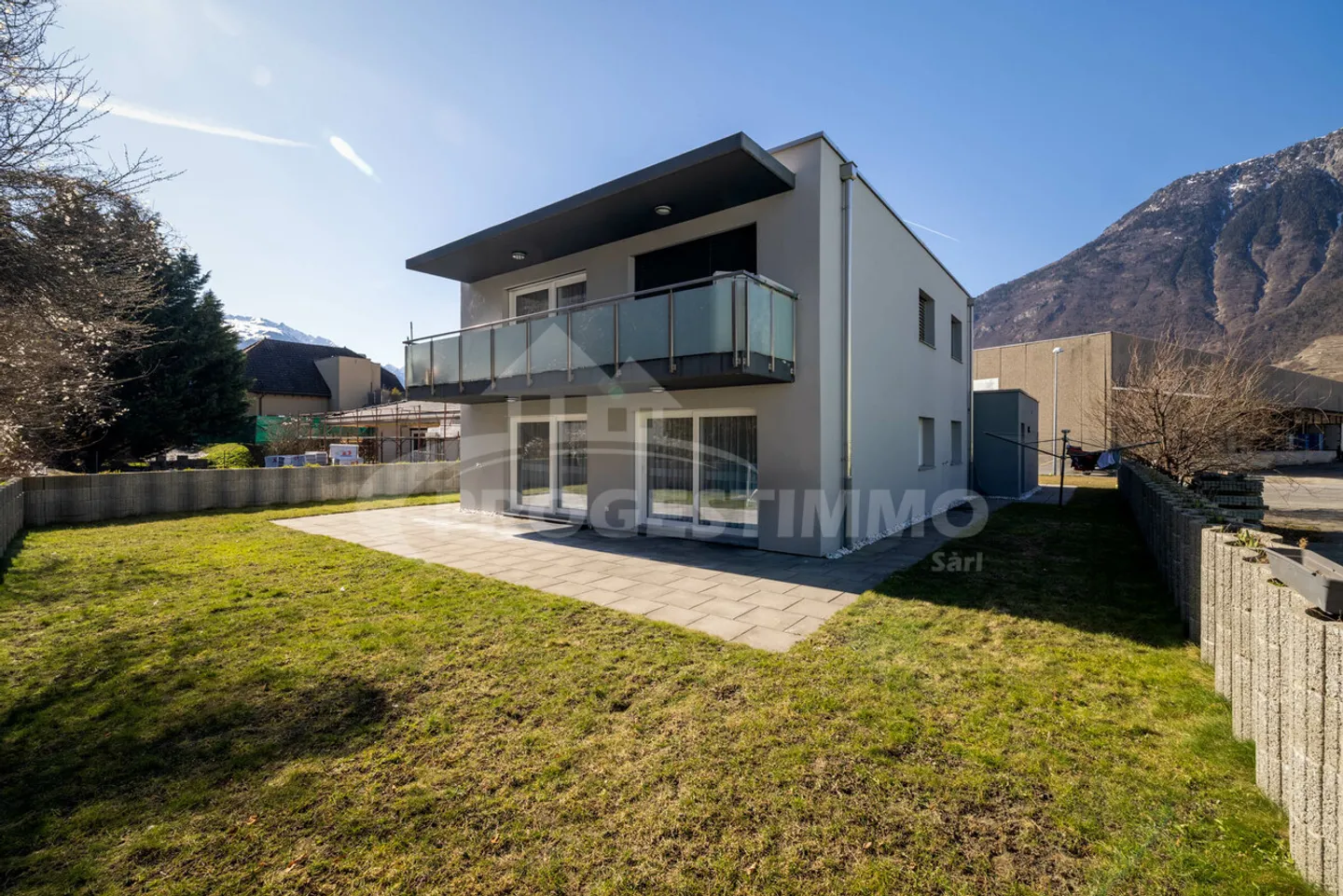 Bella villa moderna con due appartamenti a Charrat - Foto 1 di 12