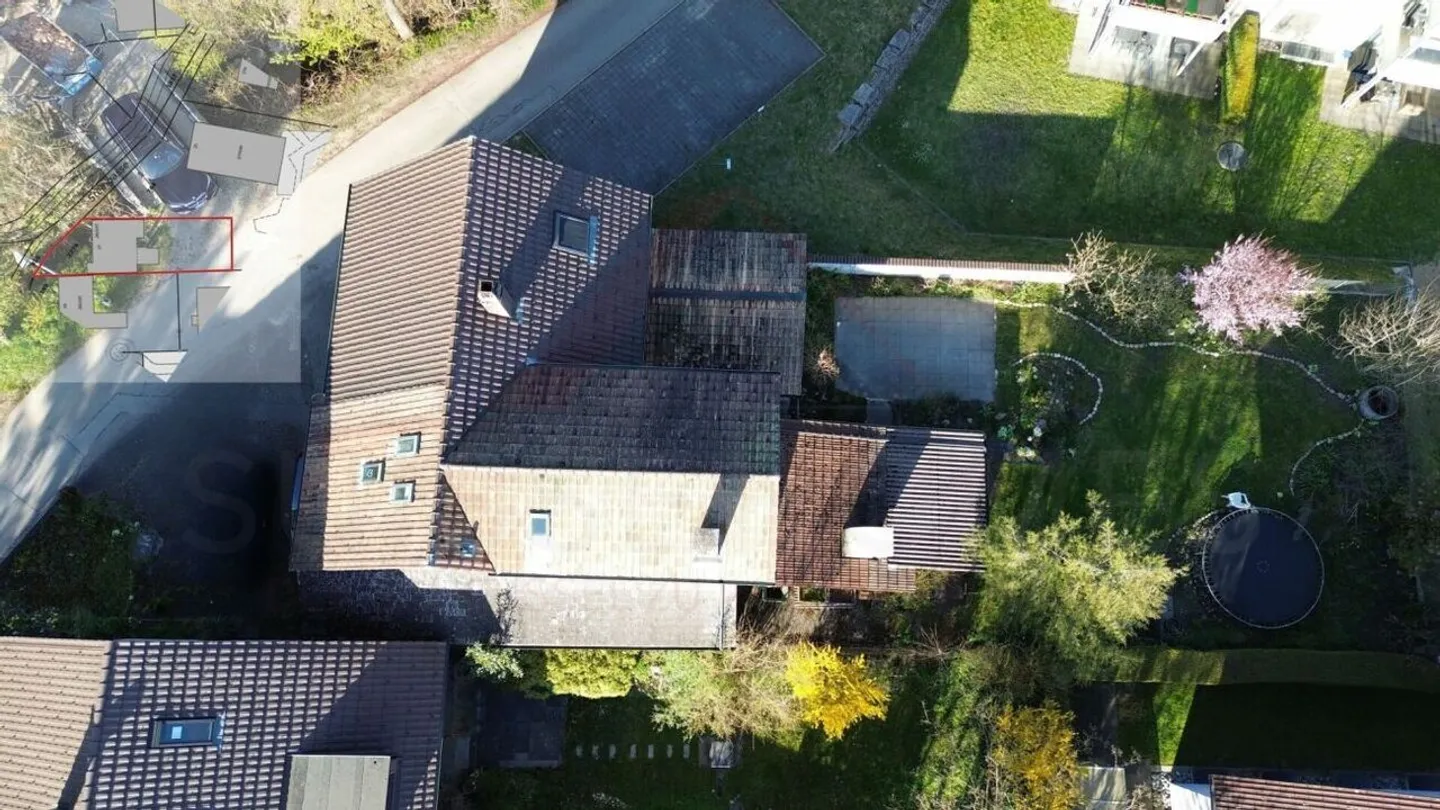 Affascinante casa bifamiliare a Niederbipp - affascinante, situata in una zona tranquilla e con molto potenziale - Foto 26 di 26