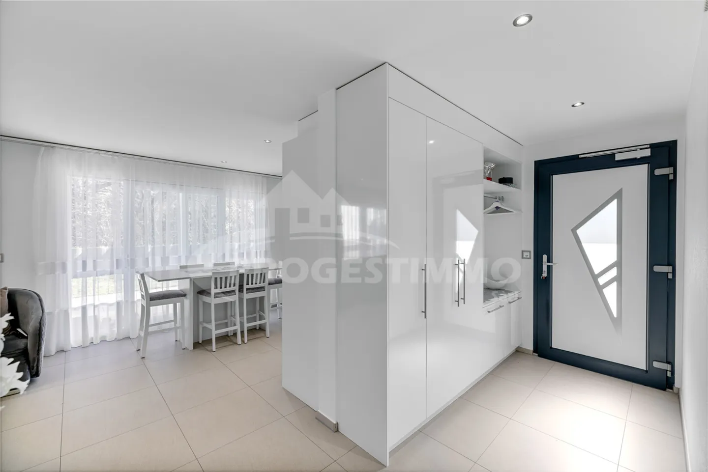 Bella villa moderna con due appartamenti a Charrat - Foto 3 di 12