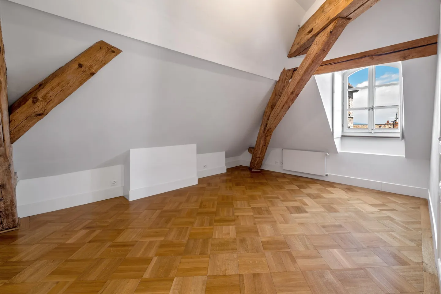 Old Town - Superb 4-Room Apartment with Studio - Top Floor - Elevator - Photo 4 of 10