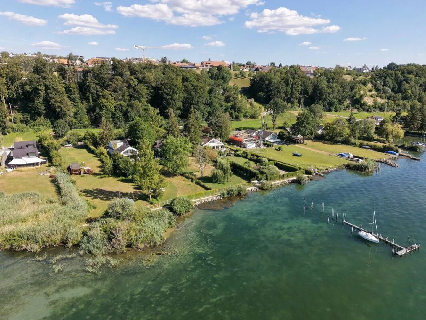 Grande parcelle de terrain à bâtir au bord du lac de Bienne avec potentiel. Résidence principale et secondaire possible ! - Photo 5 sur 22