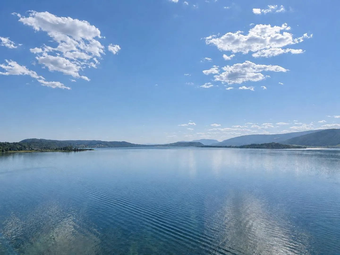 Grande parcelle de terrain à bâtir au bord du lac de Bienne avec potentiel. Résidence principale et secondaire possible ! - Photo 6 sur 22