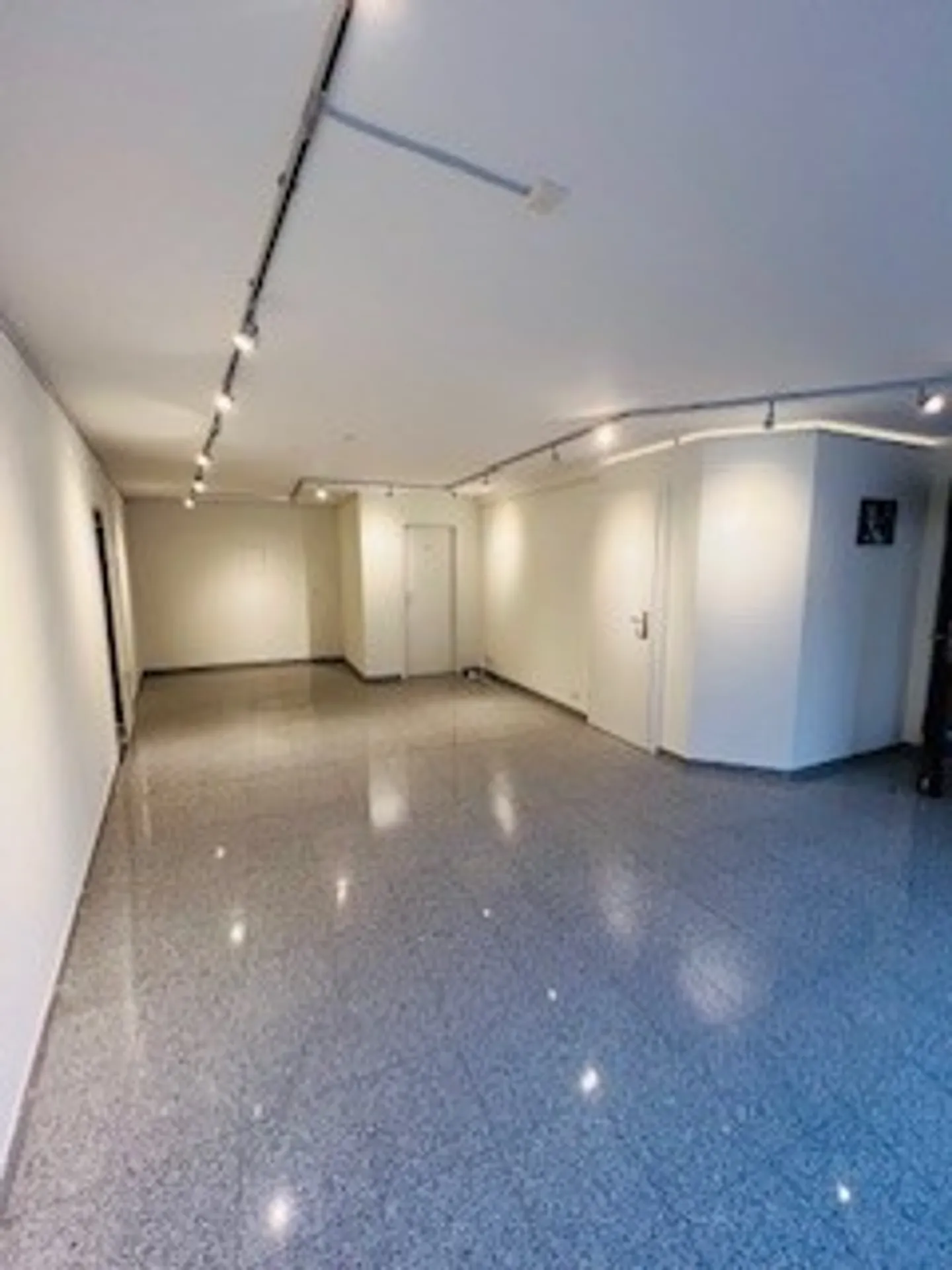 Spazio commerciale moderno in affitto a Oberdorf - Foto 2 di 6