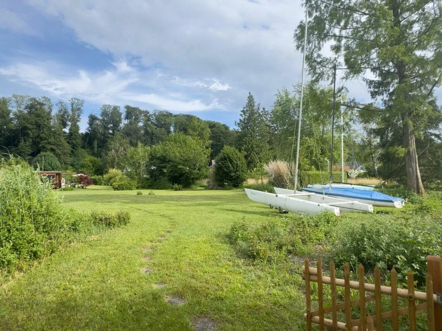 Grande parcelle de terrain à bâtir au bord du lac de Bienne avec potentiel. Résidence principale et secondaire possible ! - Photo 8 sur 22